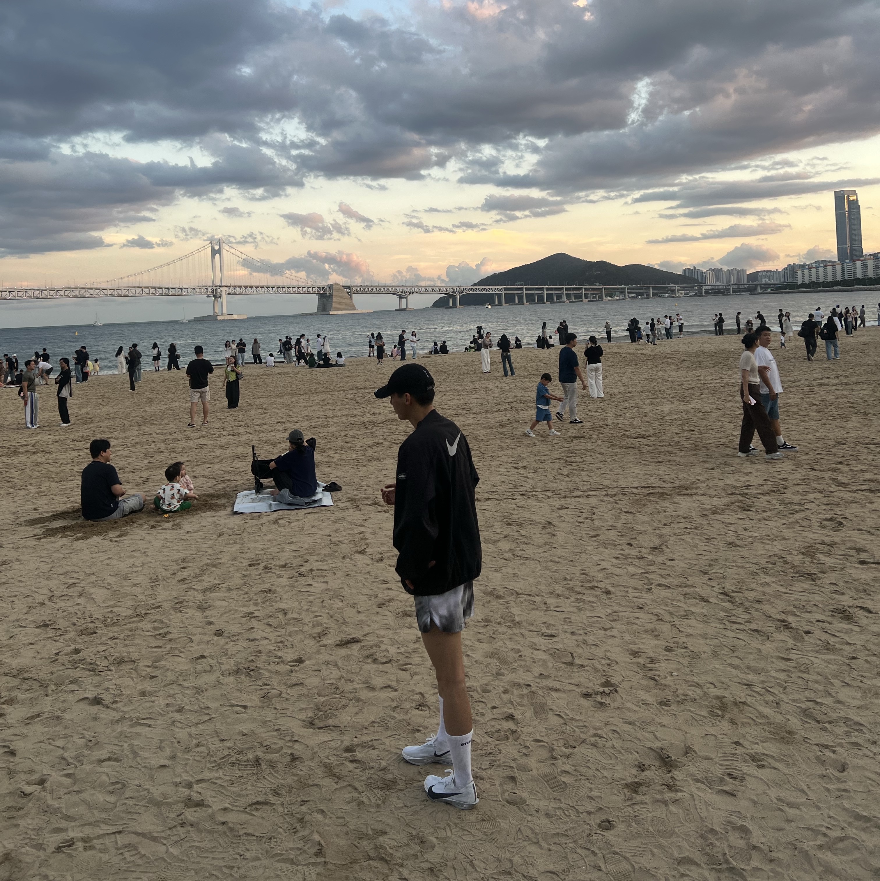 Nike x Stussy Everyday Plus Cushioned Crew Socks White (3 Pack), Supreme x Nike Running Hat Black - 25SS 착용 스타일 - 1