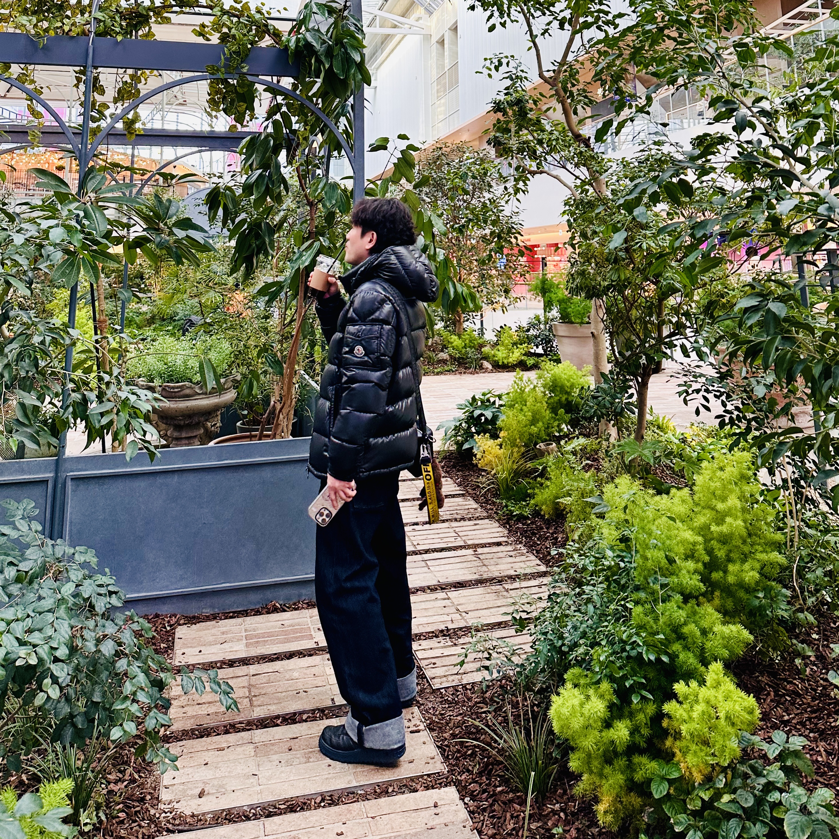 Moncler Maya Short Down Jacket Black - 24FW, Uniqlo x JW Anderson Straight Jean Blue - KR 착용 스타일 - 1