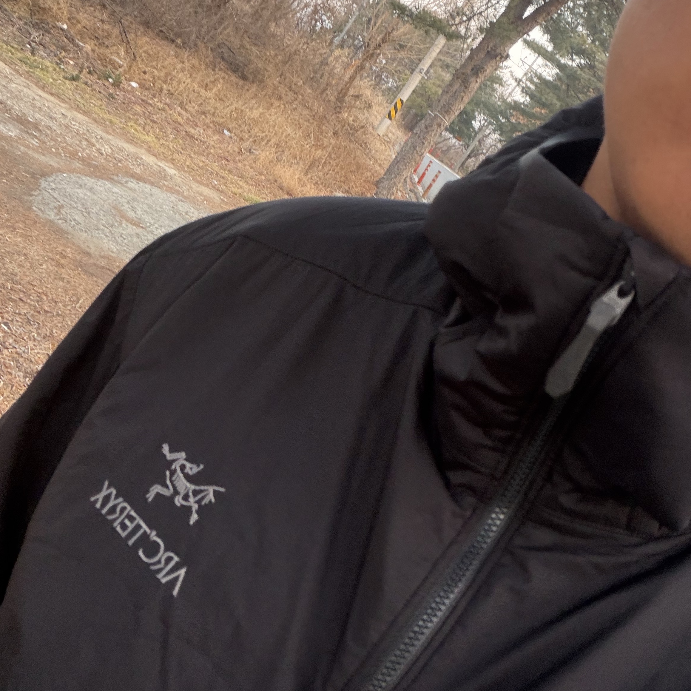 Arc'teryx Atom Hoody Black 착용 스타일