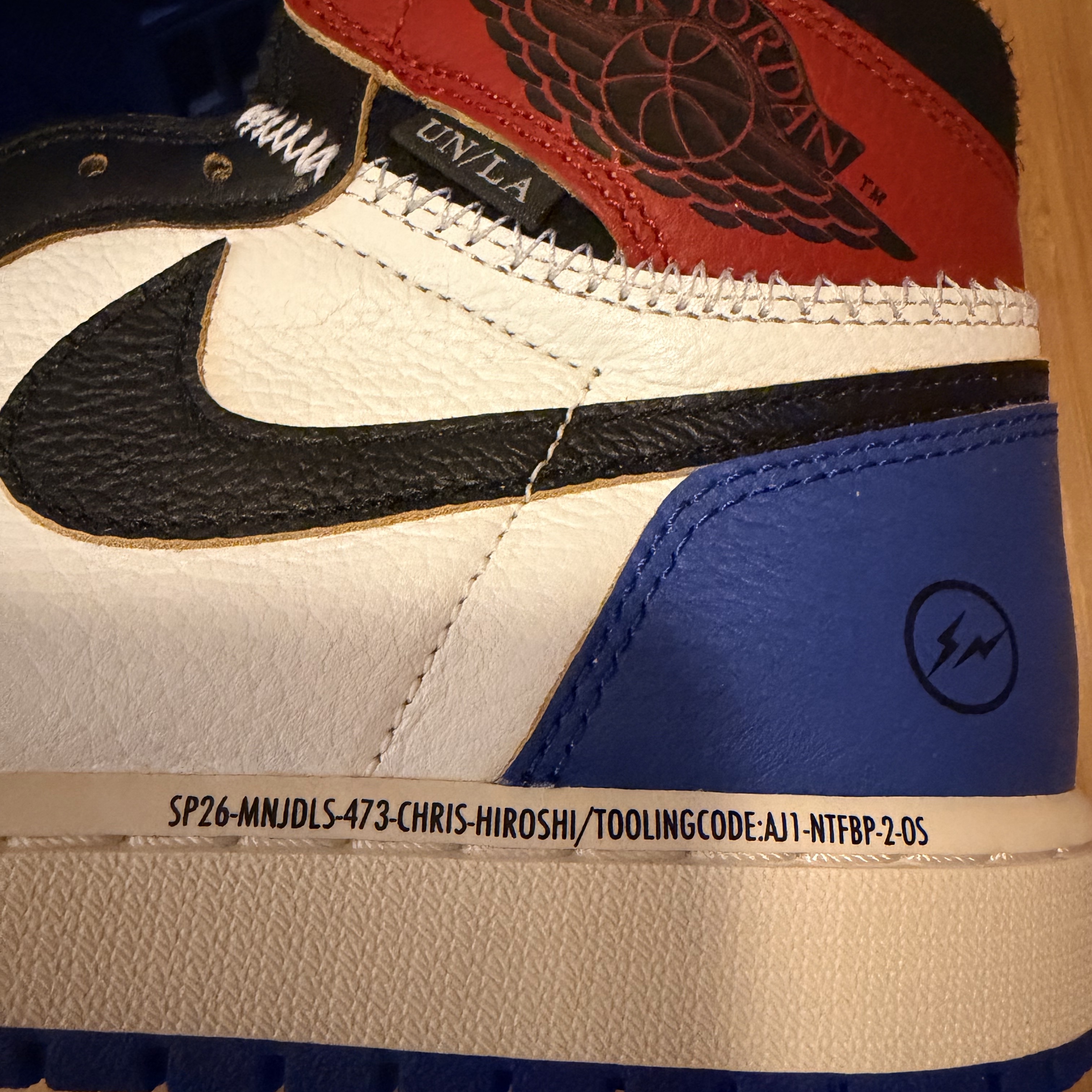 Jordan 1 x Fragment x Union LA Black and Varsity Red 착용 스타일 - 3