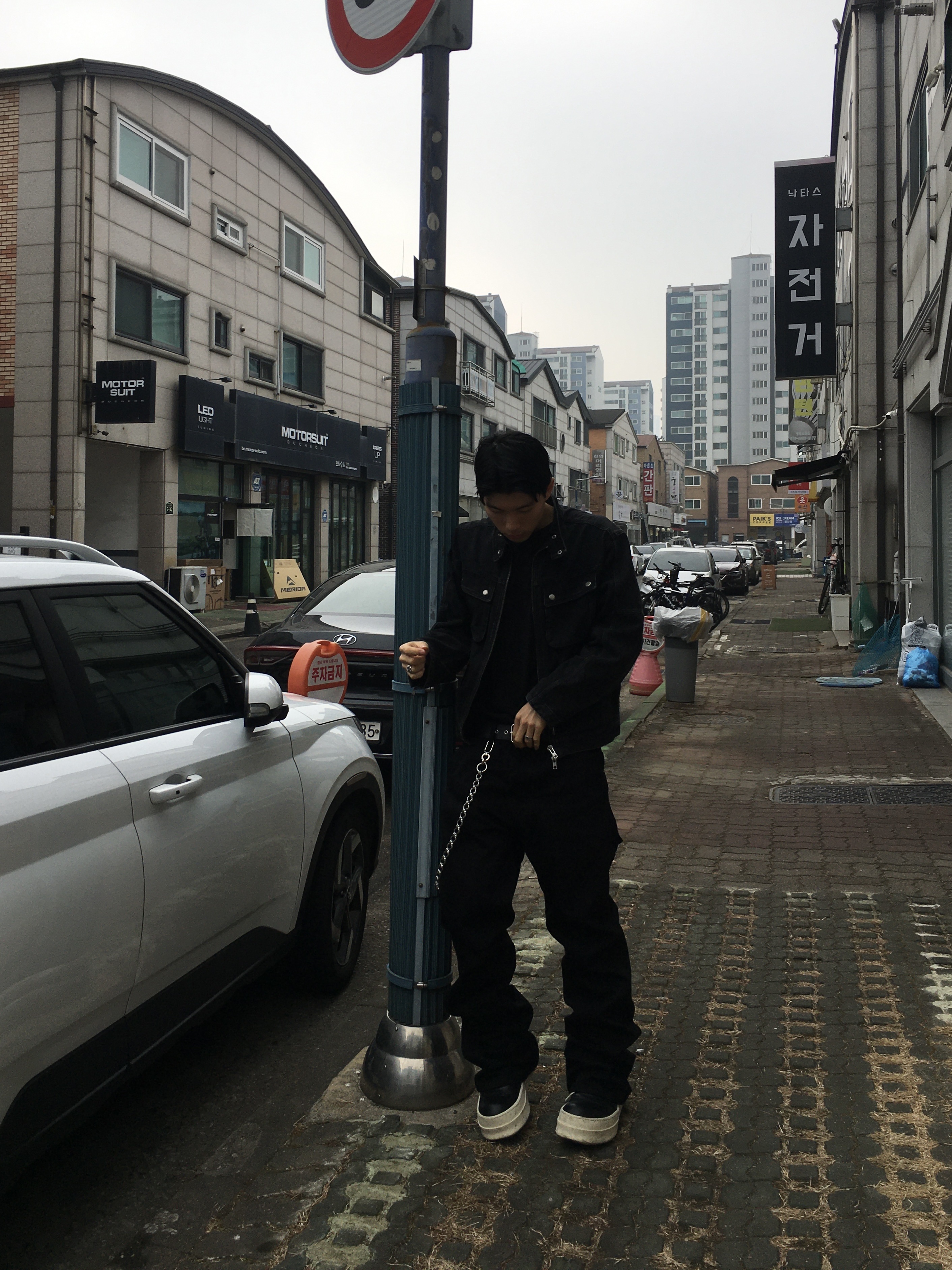 Rick Owens Leather Mega Bumper Geobasket Black Milk 착용 스타일 - 2