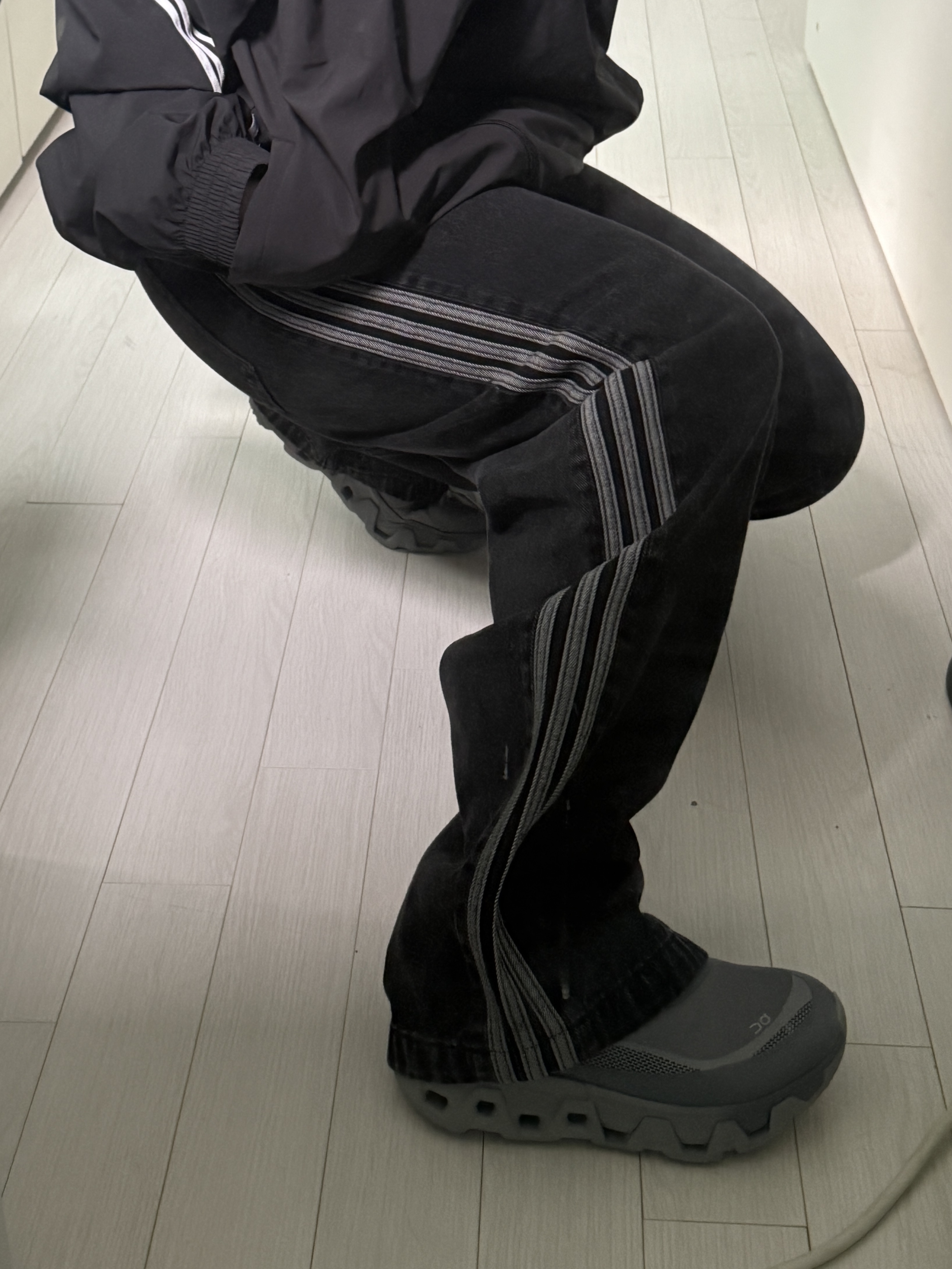 Adidas Adicolor Denim Firebird Pants True Black Denim - KR Sizing, (W) On Running x Post Archive Faction (Paf) Cloudmonster Hyper Phantom Apollo 착용 스타일 - 1
