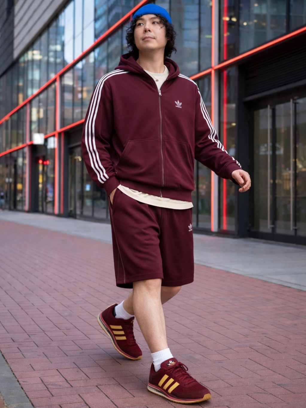 Adidas 80s Loose Buttoned 3-Stripes 11 Inch Bermuda Shorts Shadow Brown - KR Sizing, Adidas BB Track Top Gender Neutral Shadow Red - KR Sizing 착용 스타일 - 1