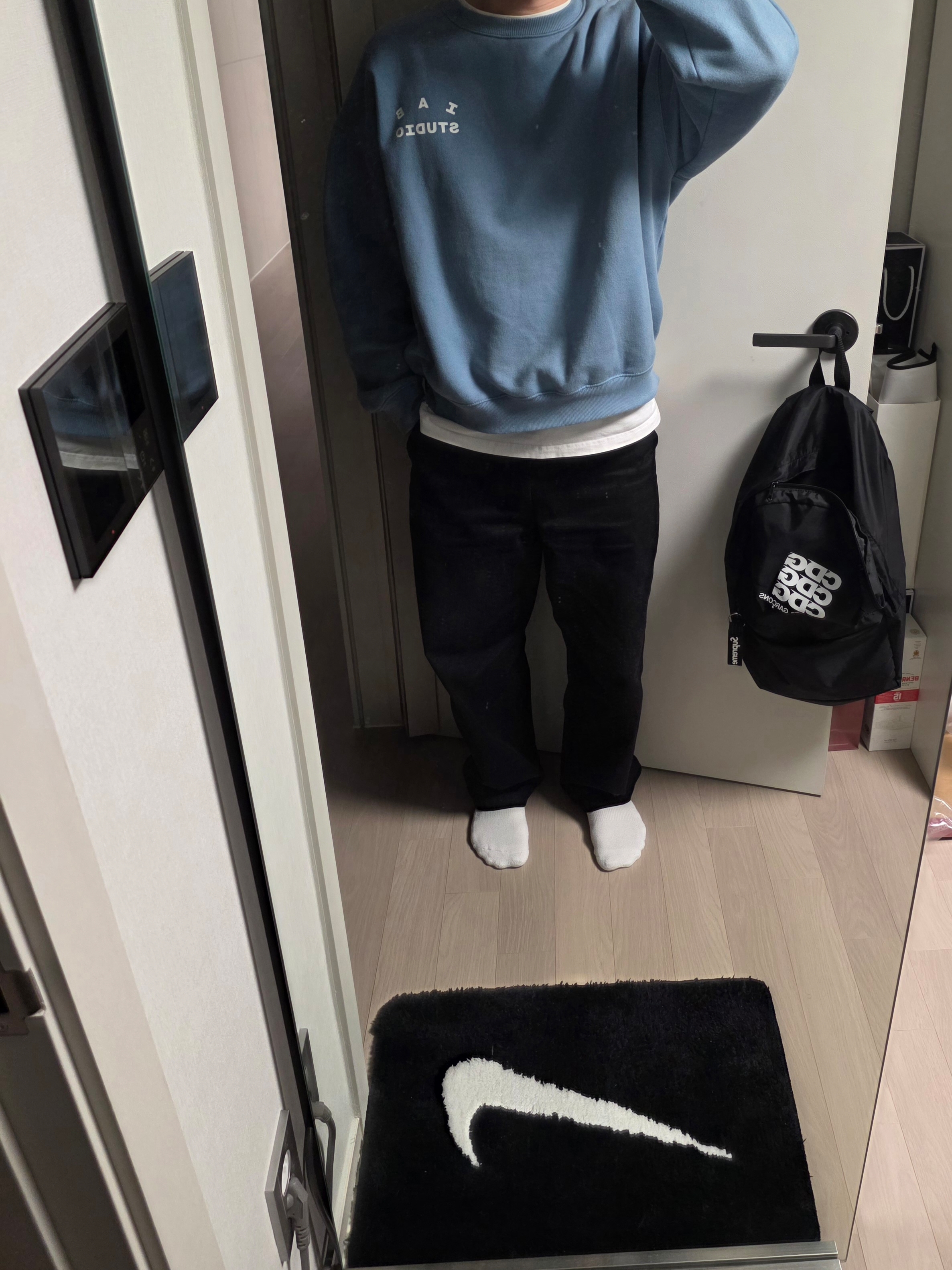 IAB Studio Crewneck Sky Blue, CDG Backpack Black 착용 스타일