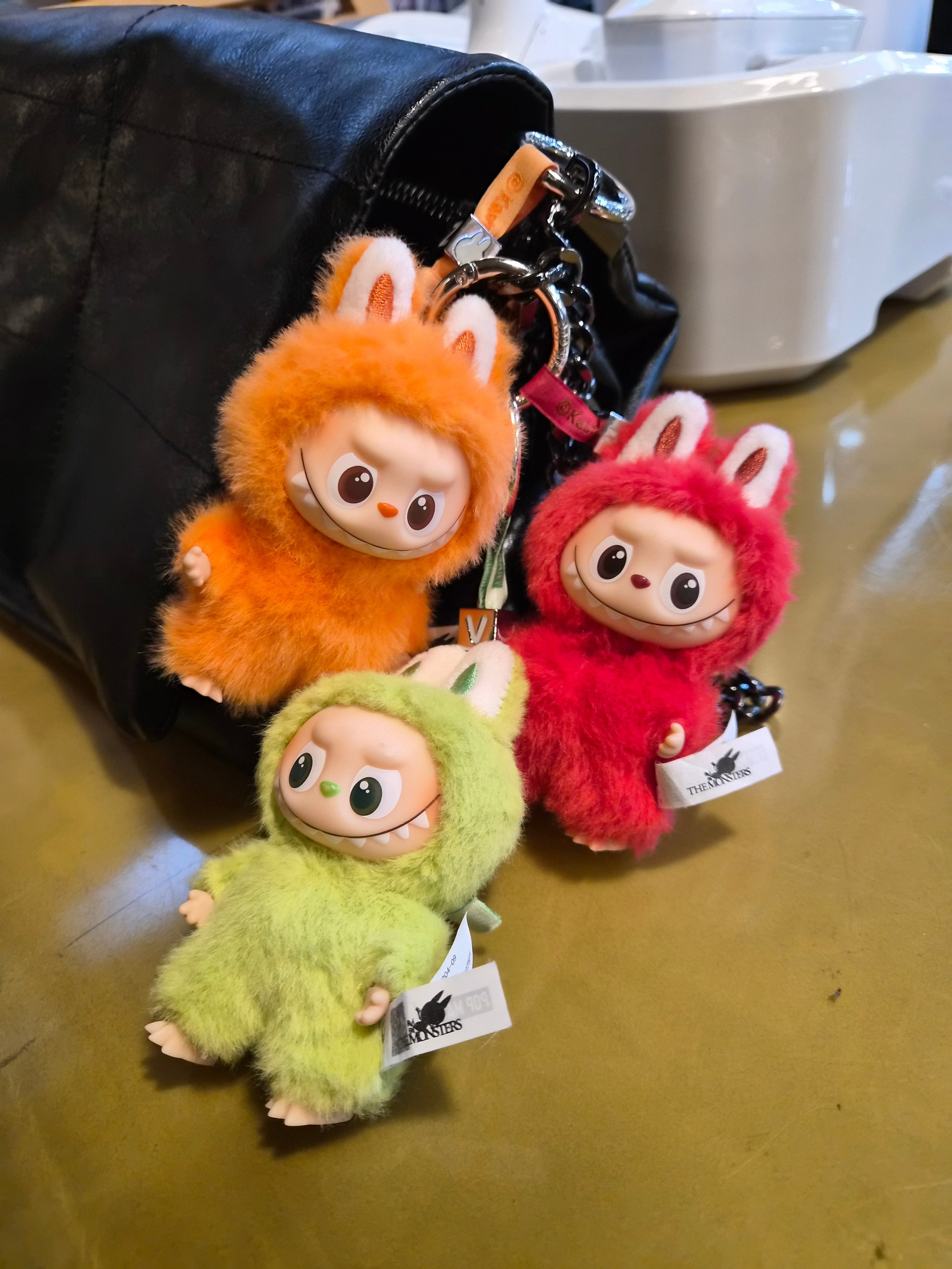 Pop Mart Labubu The Monsters Pin For Love Series Vinyl Plush Pendant (N-Z) X (Opened Case) 착용 스타일