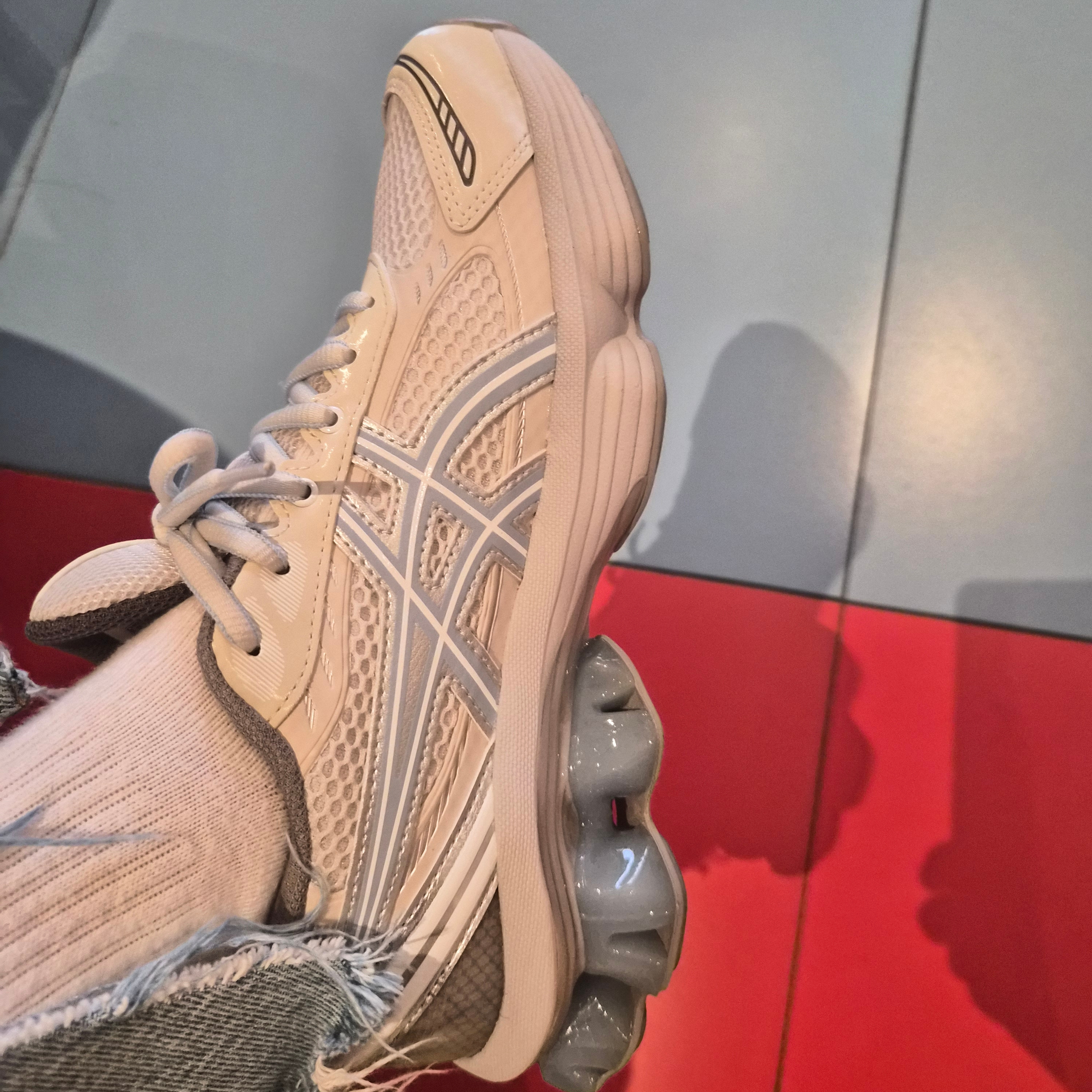 Asics x Emmi Gel-Kinetic Fluent Cream Soft Sky 착용 스타일 - 4