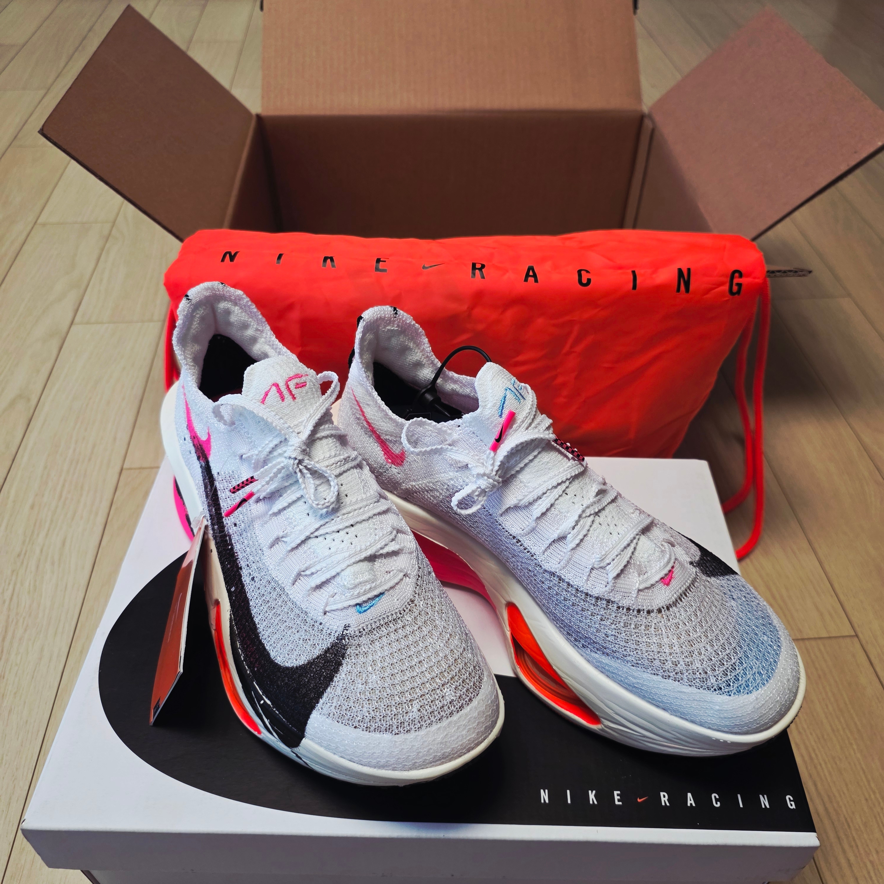 Nike Air Zoom Alphafly Next% 3 White Soft Pearl 착용 스타일 - 3
