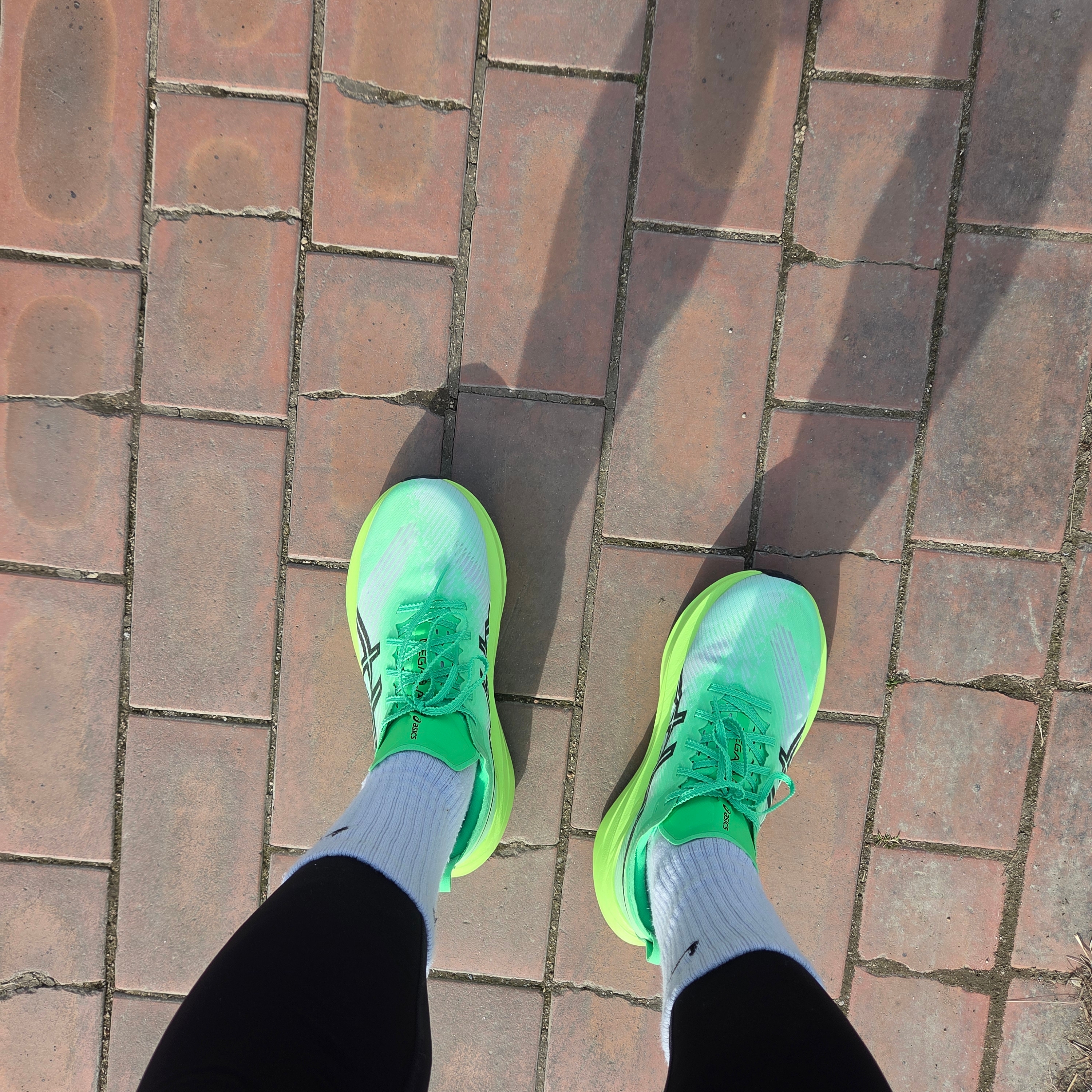 Asics Megablast Vital Green Black 착용 스타일