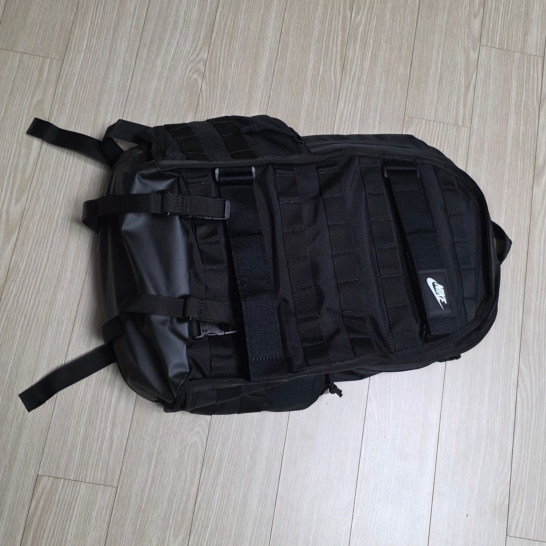 Nike NSW RPM Backpack 26L Black White 착용 스타일
