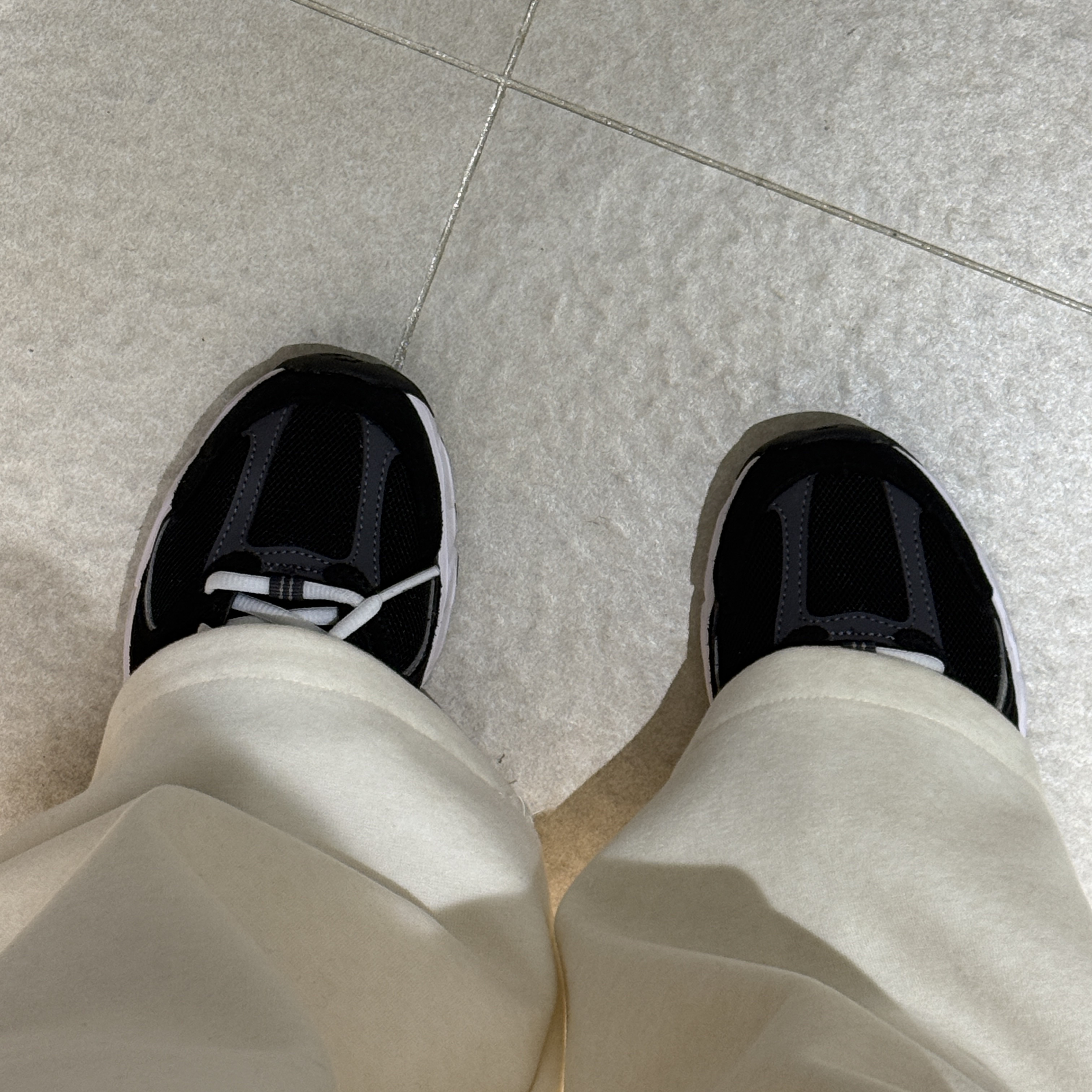 New Balance 530 Classic Black 착용 스타일 - 2