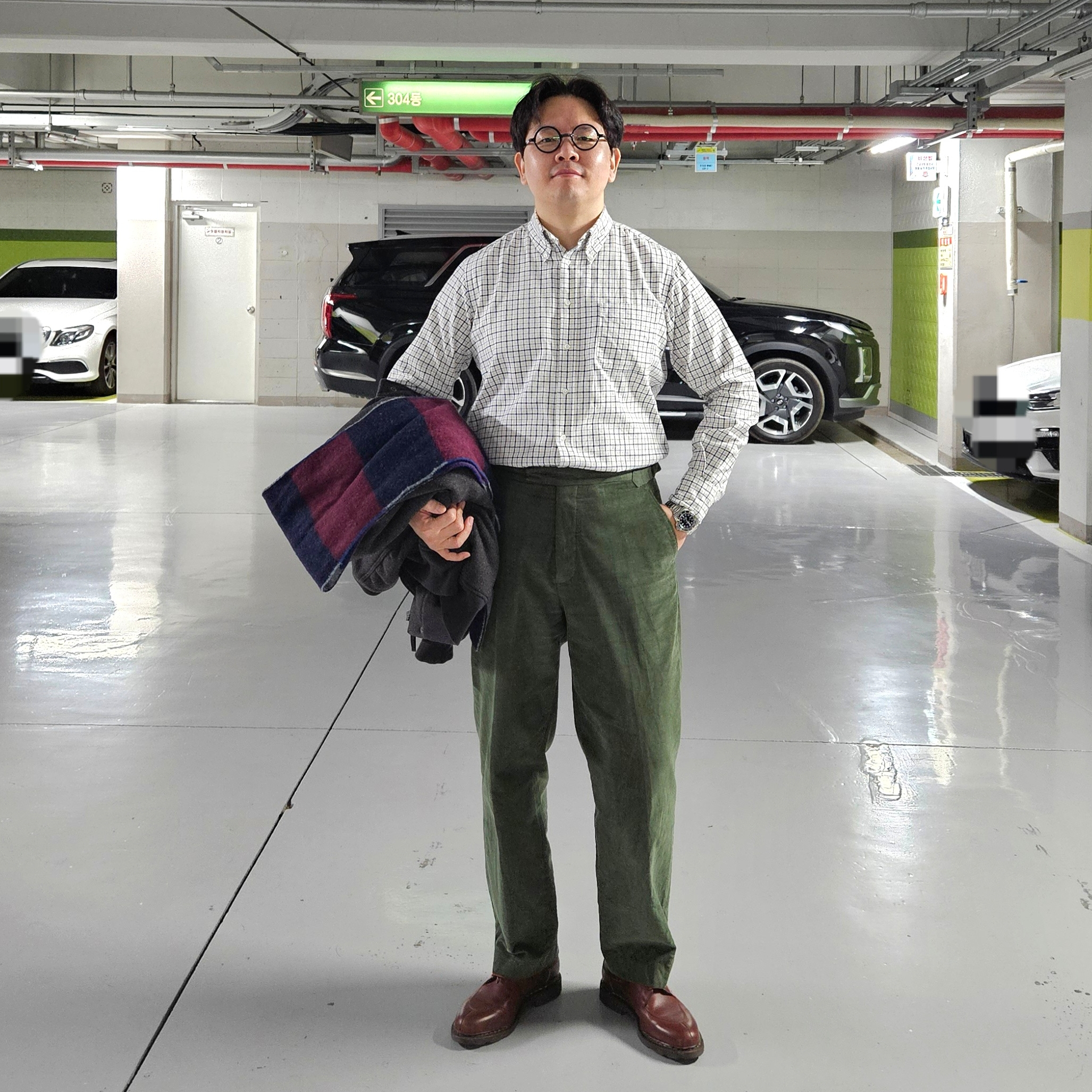 Paraboot Avignon Griff Lisse Marron, Uniqlo x Engineered Garments Pufftech Short Blouson Dark Gray 착용 스타일 - 1