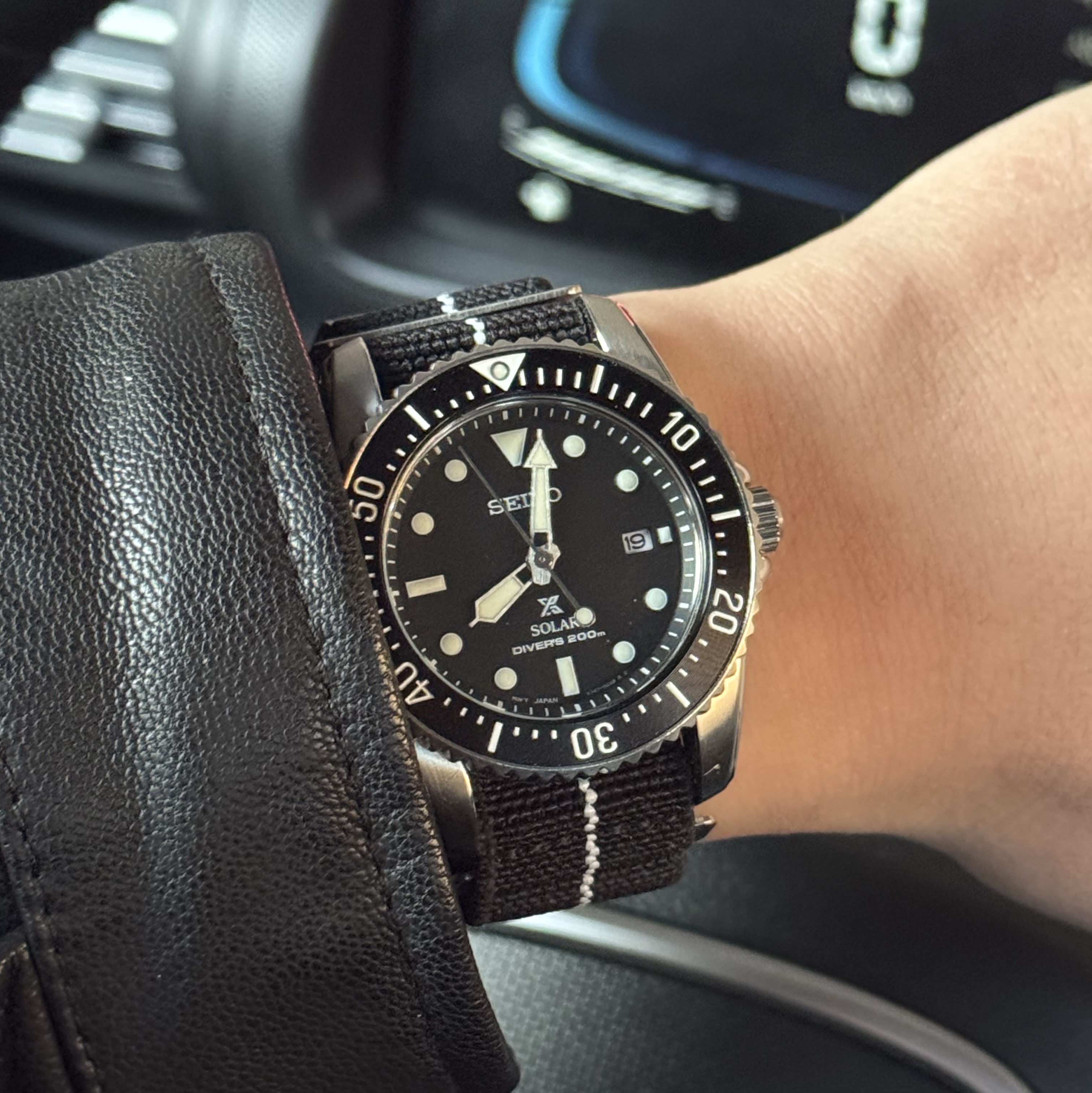 Seiko Prospex SNE573/SBDN075 38.5mm Black 착용 스타일 - 2