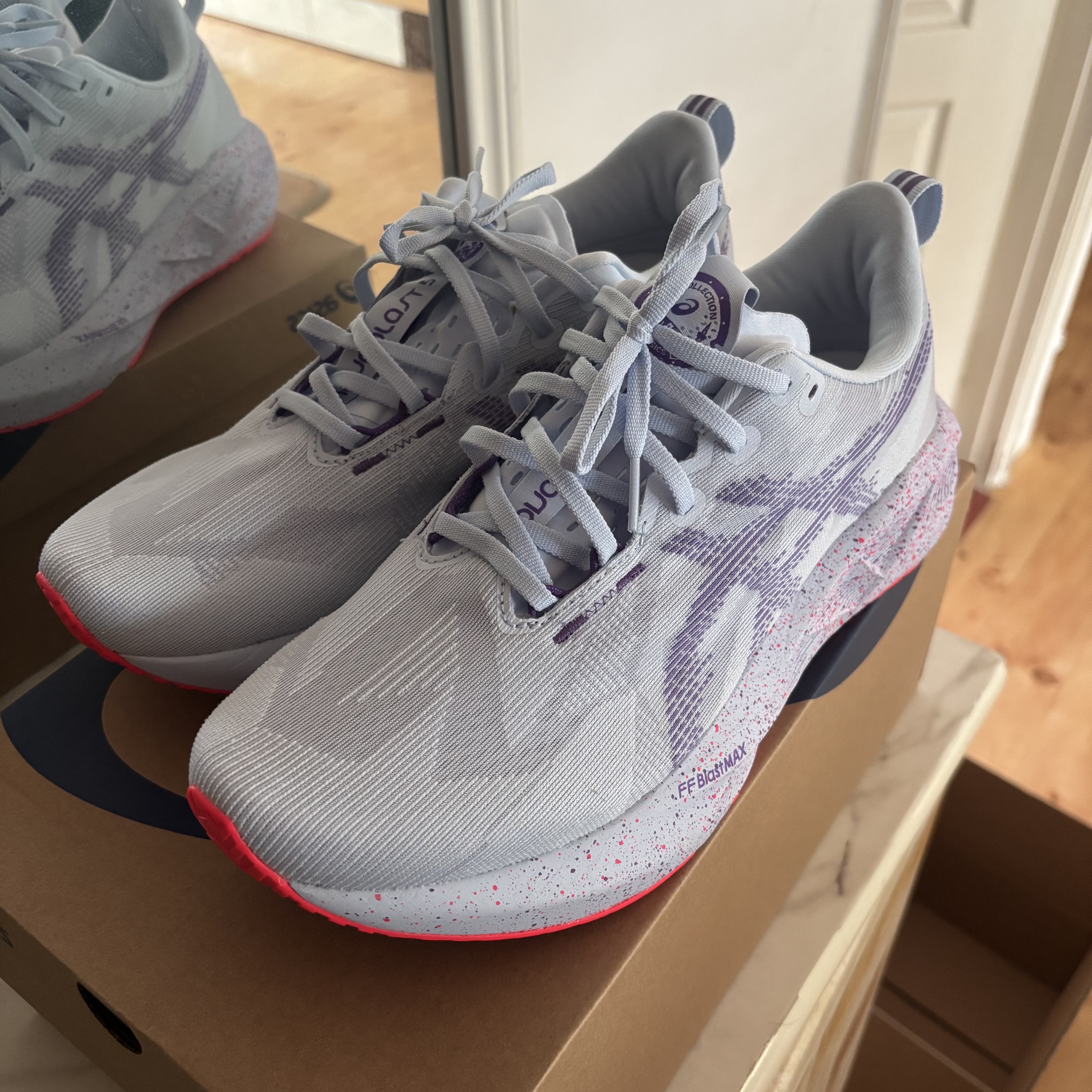 Asics Novablast 5 Tokyo Blue Fade Edo Purple 착용 스타일 - 1
