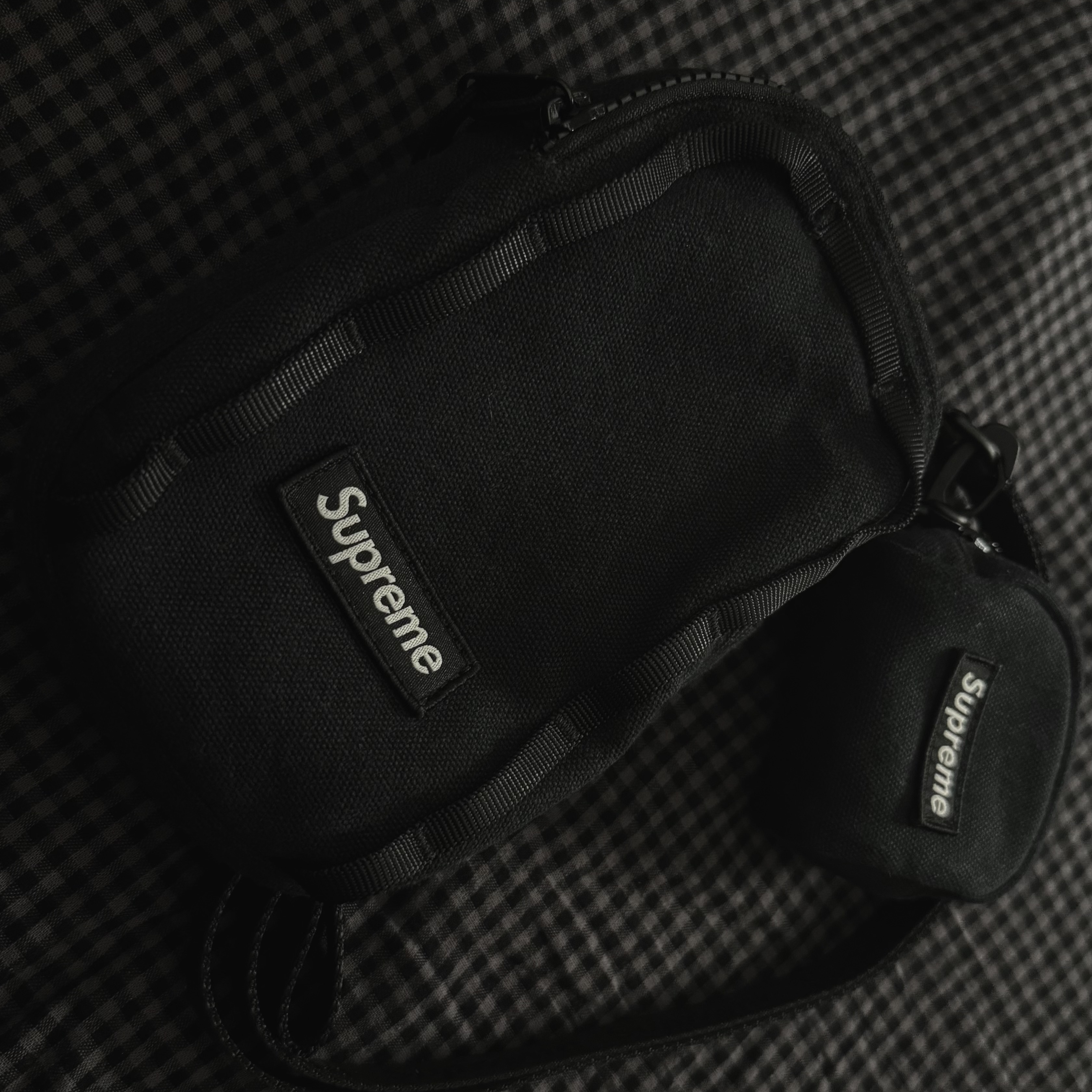 Supreme Camera Bag + Mini Pouch Black - 25SS 착용 스타일