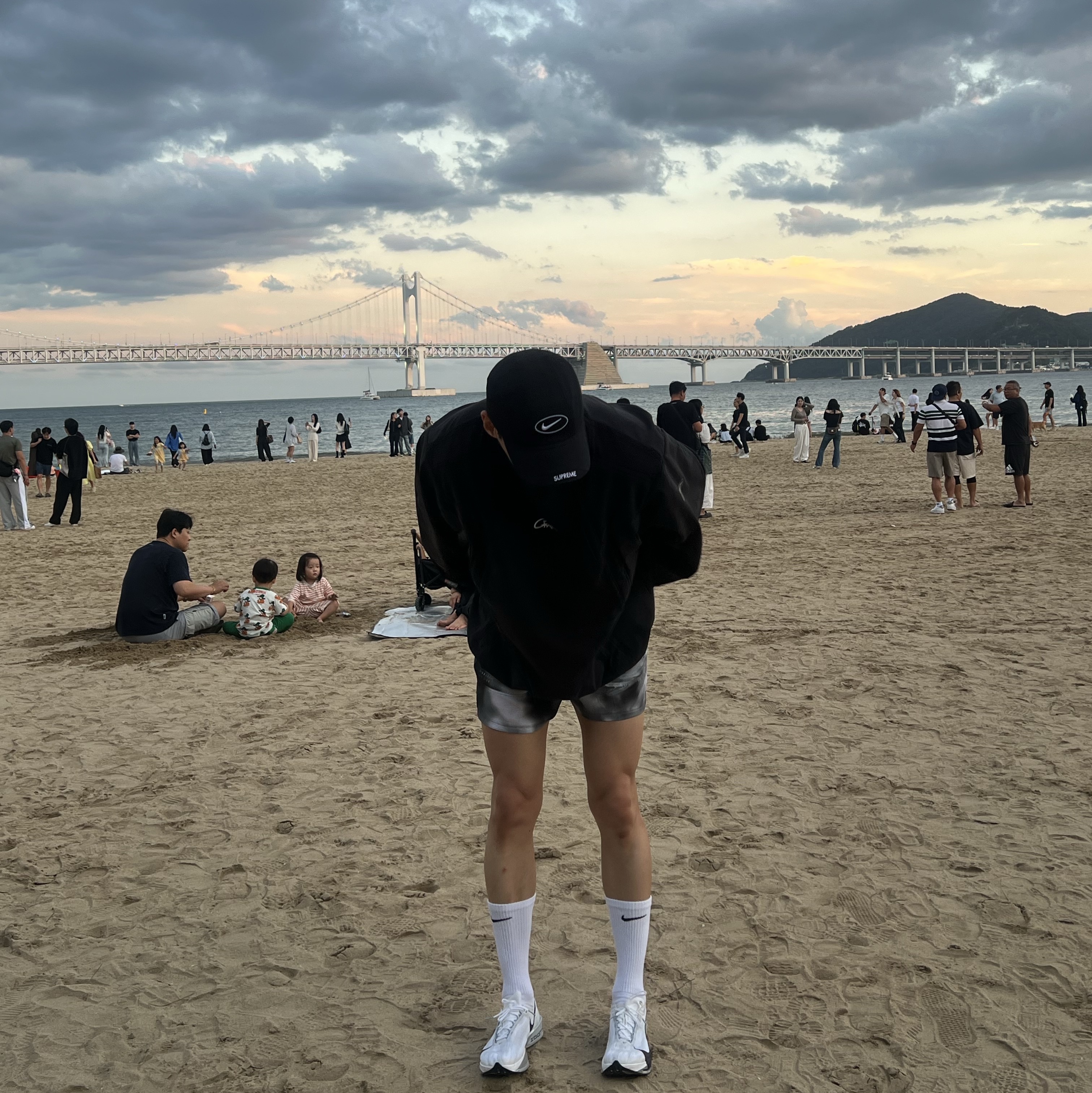 Nike x Stussy Everyday Plus Cushioned Crew Socks White (3 Pack), Supreme x Nike Running Hat Black - 25SS 착용 스타일 - 4
