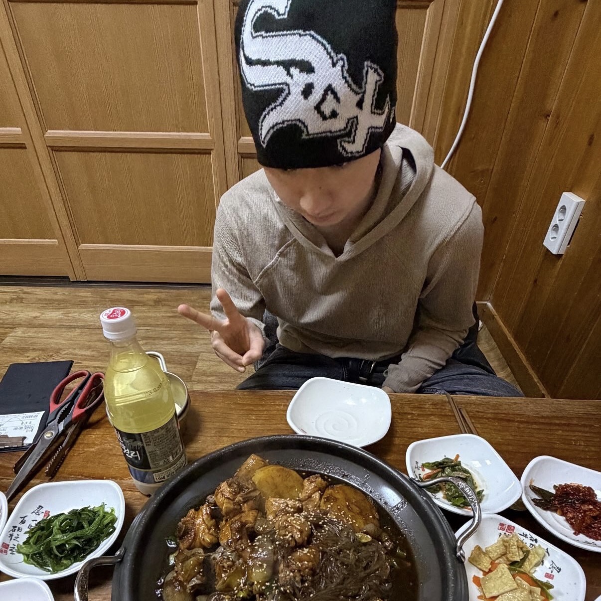 Supreme x Chicago White Sox New Era Beanie Black - 25FW 착용 스타일 - 2