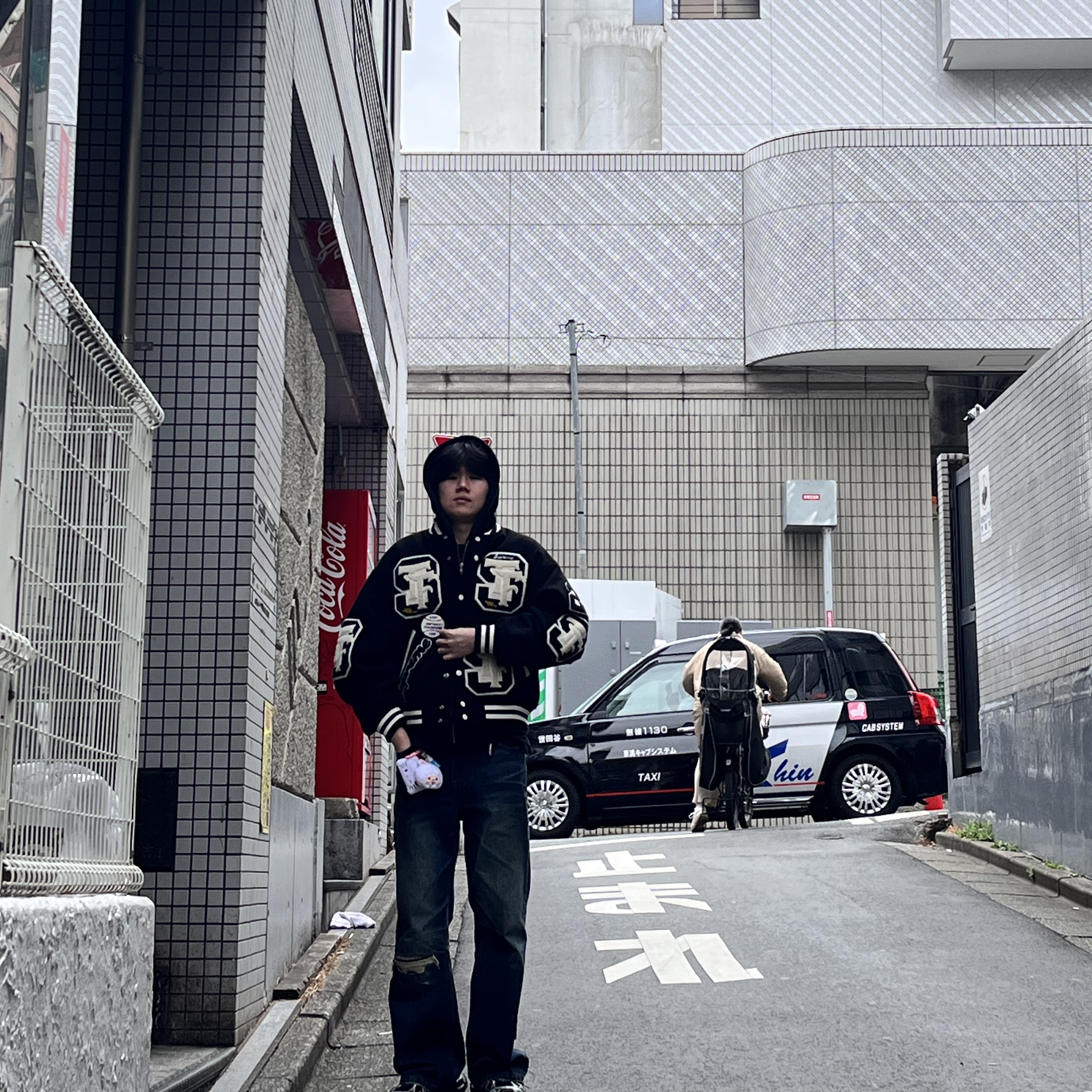 Supreme Drill Team Varsity Jacket Black - 25FW, Supreme Big Logo Zip Up Hooded Sweatshirt Black - 25SS 착용 스타일