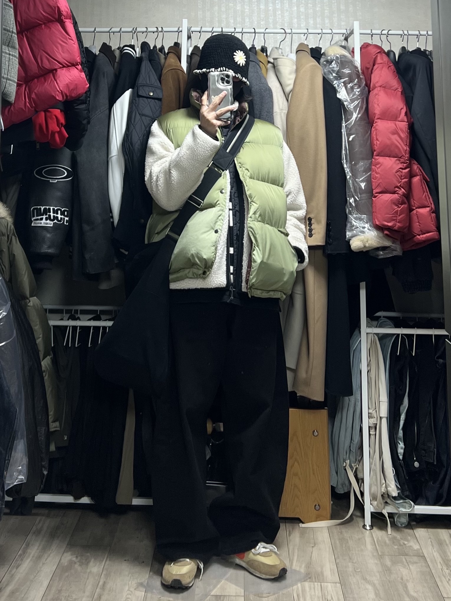 Farfromwhat Far Parachute Big Bag Black, Carhartt WIP Prentis Liner Moonbeam Black 착용 스타일