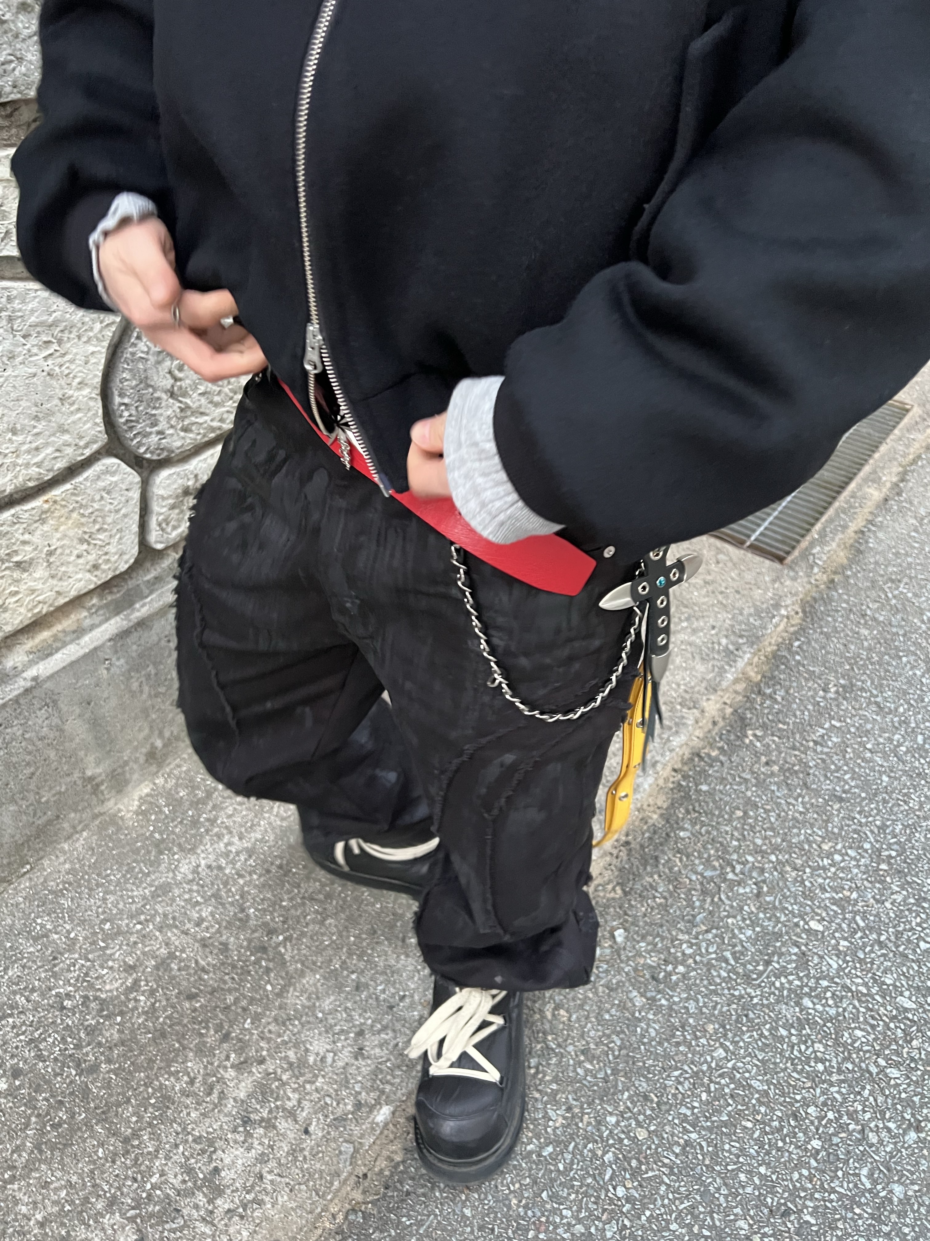 REPINER Curve Coated Trouser Black 착용 스타일 - 4