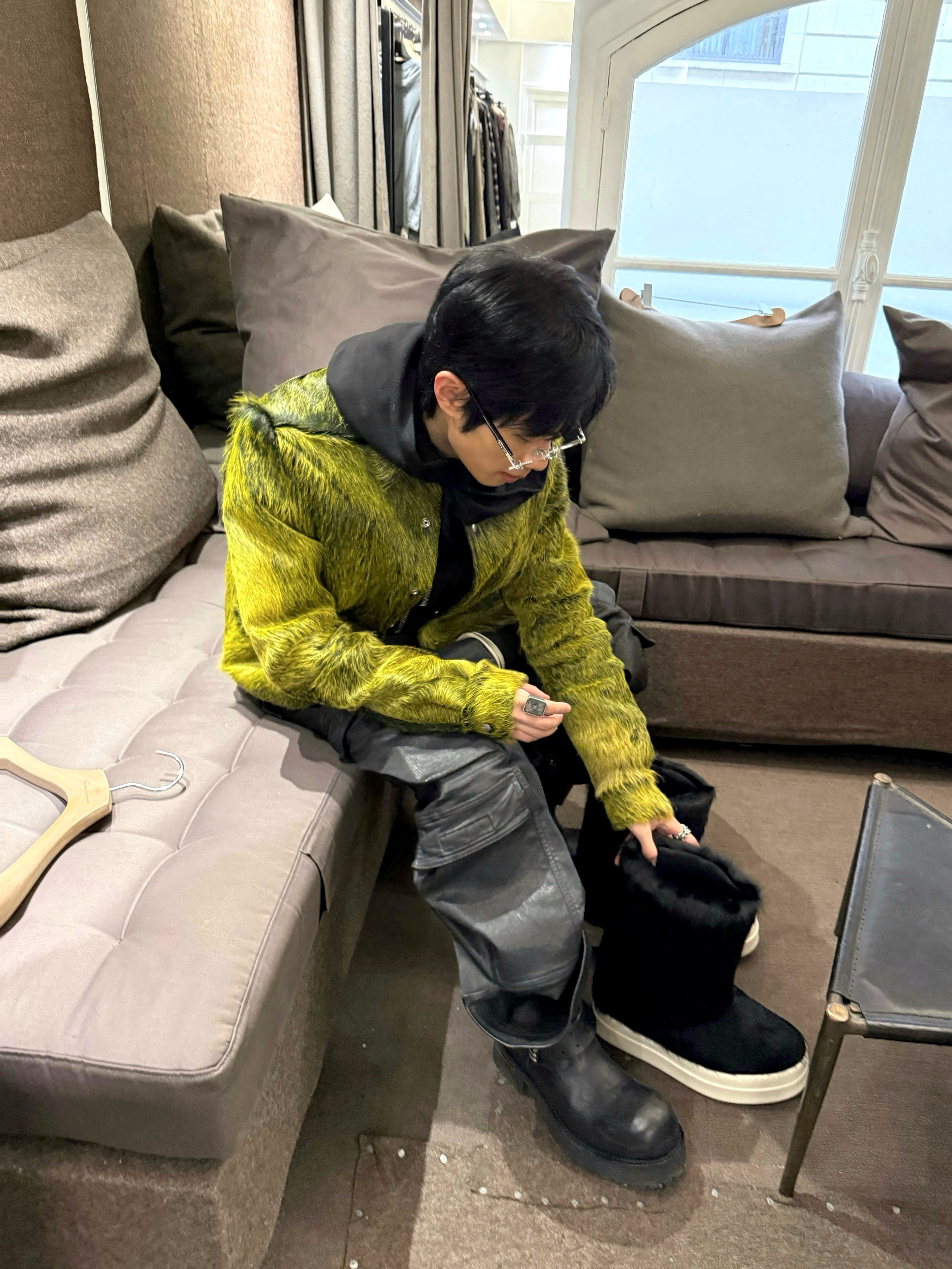Balenciaga Venom High Boot Black, Chrome Hearts Deep I Shiny Silver Black Plastic 착용 스타일 - 3