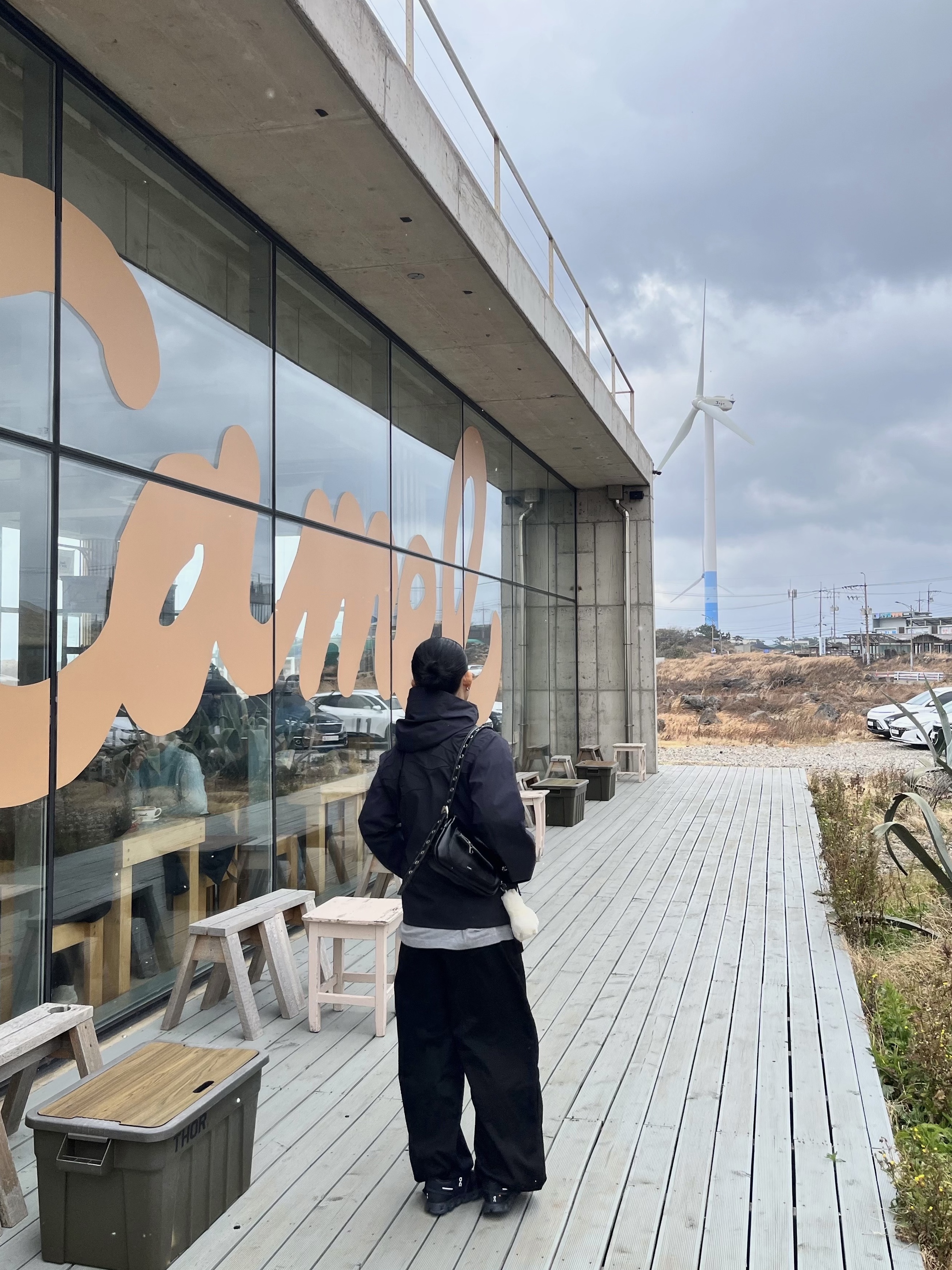 Sansan Gear Alea Shell Jacket Black, (W) On Running Cloud 5 All Black 착용 스타일 - 5