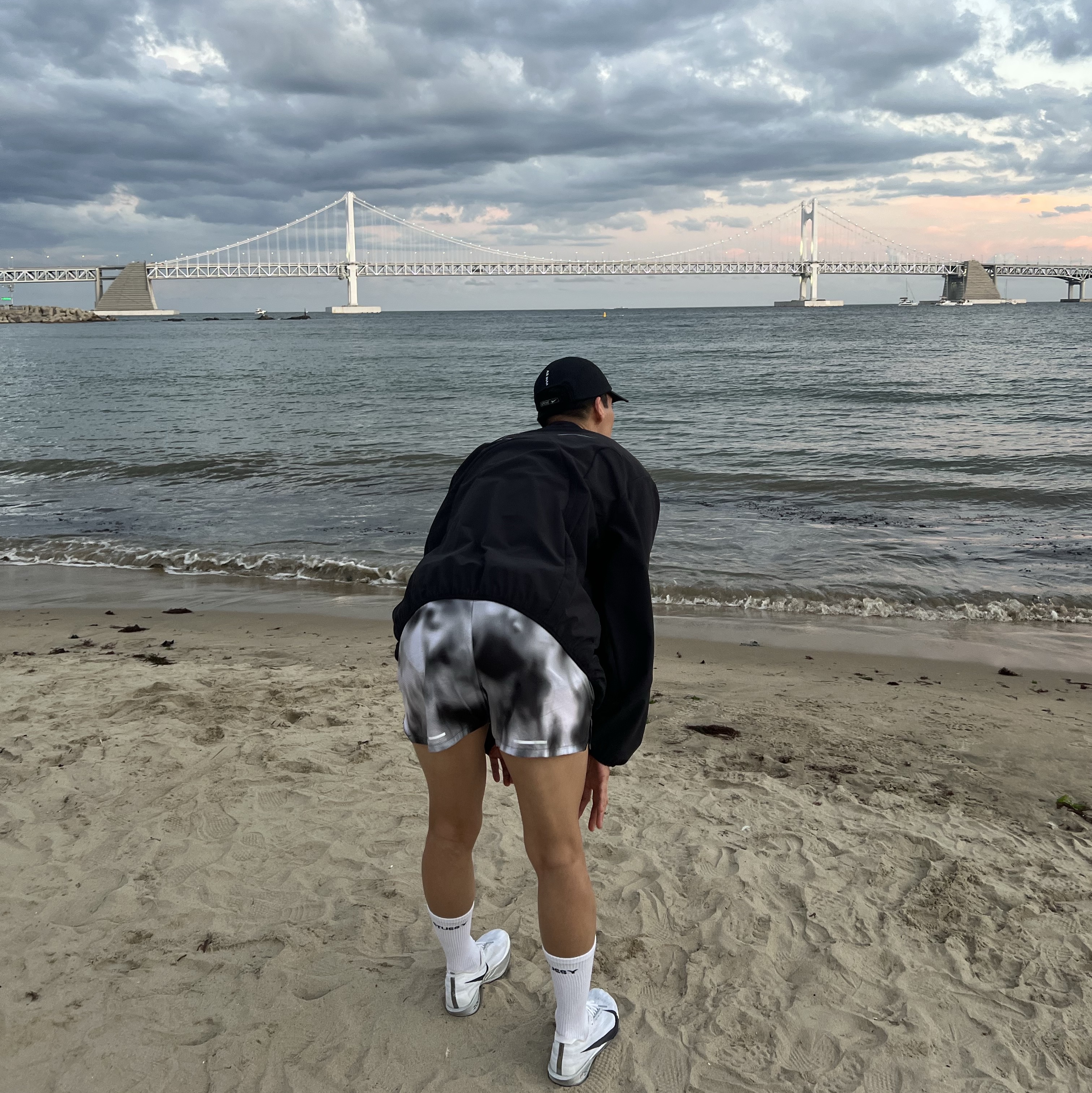 Nike x Stussy Everyday Plus Cushioned Crew Socks White (3 Pack), Supreme x Nike Running Hat Black - 25SS 착용 스타일 - 7