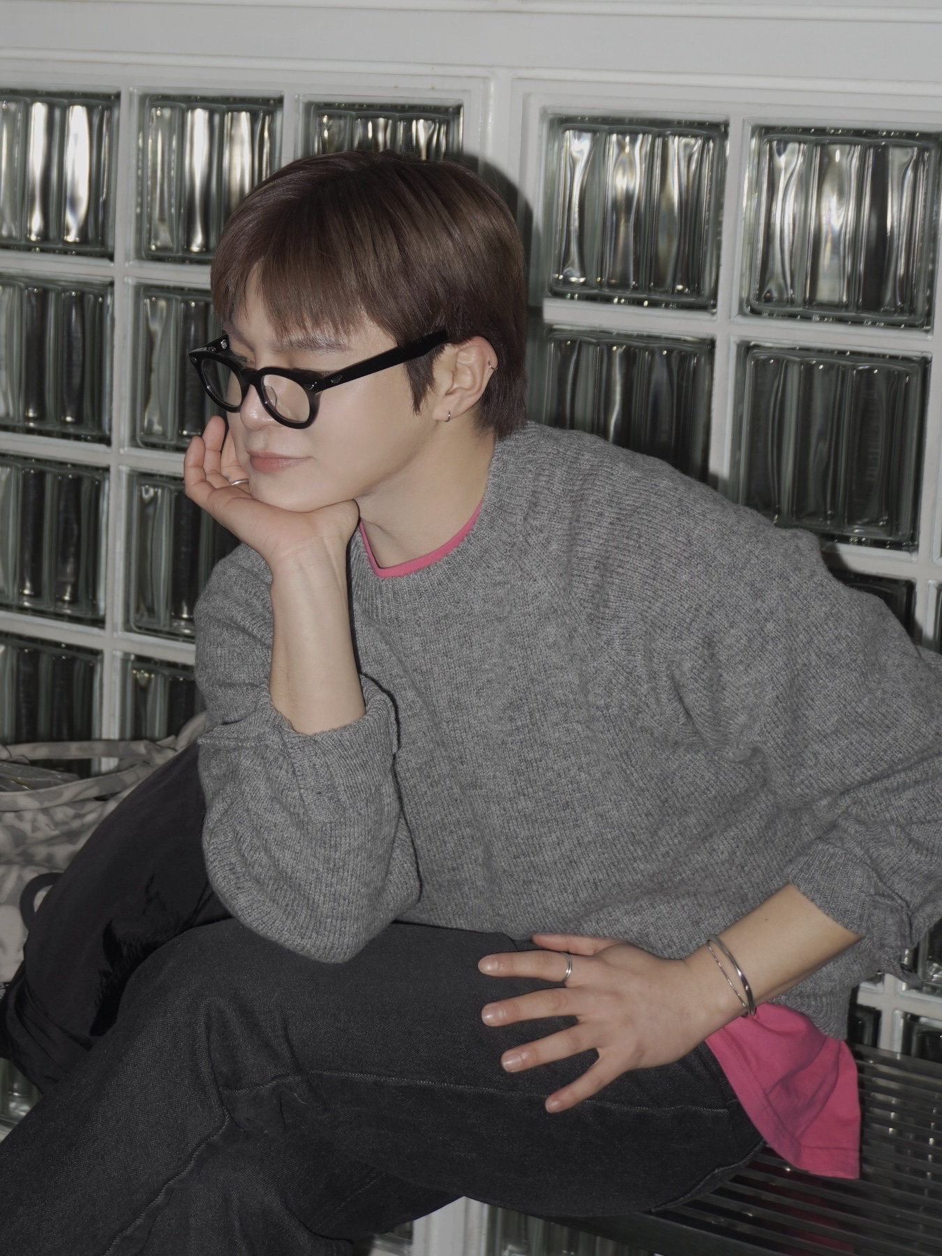 Knitted Shaggy Dog Wool 100% Round Knit Grey 착용 스타일
