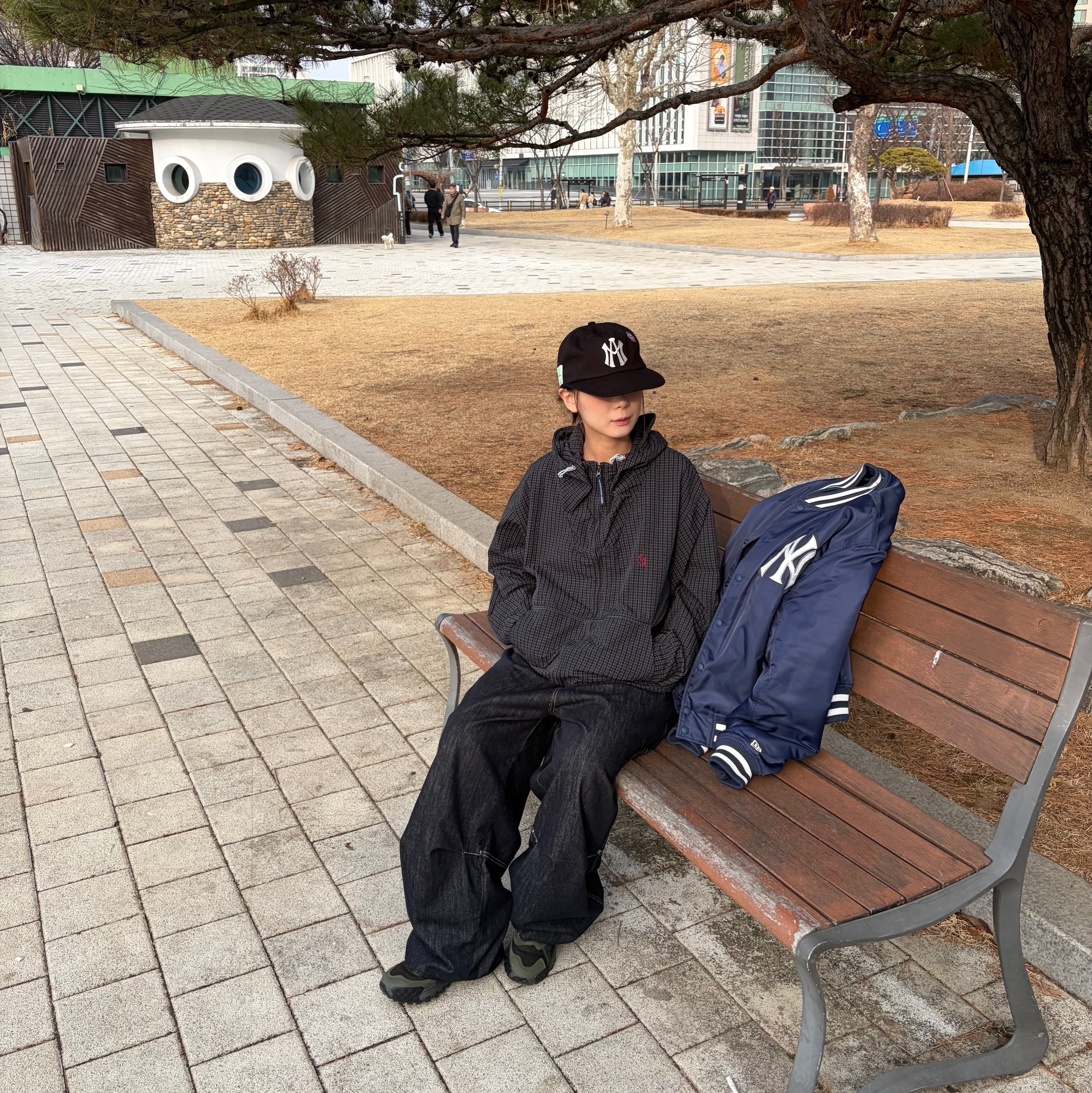 Palace Running Cap Black - 21FW, Nike x Patta Air Max Dn8 White Metallic Silver 착용 스타일 - 3