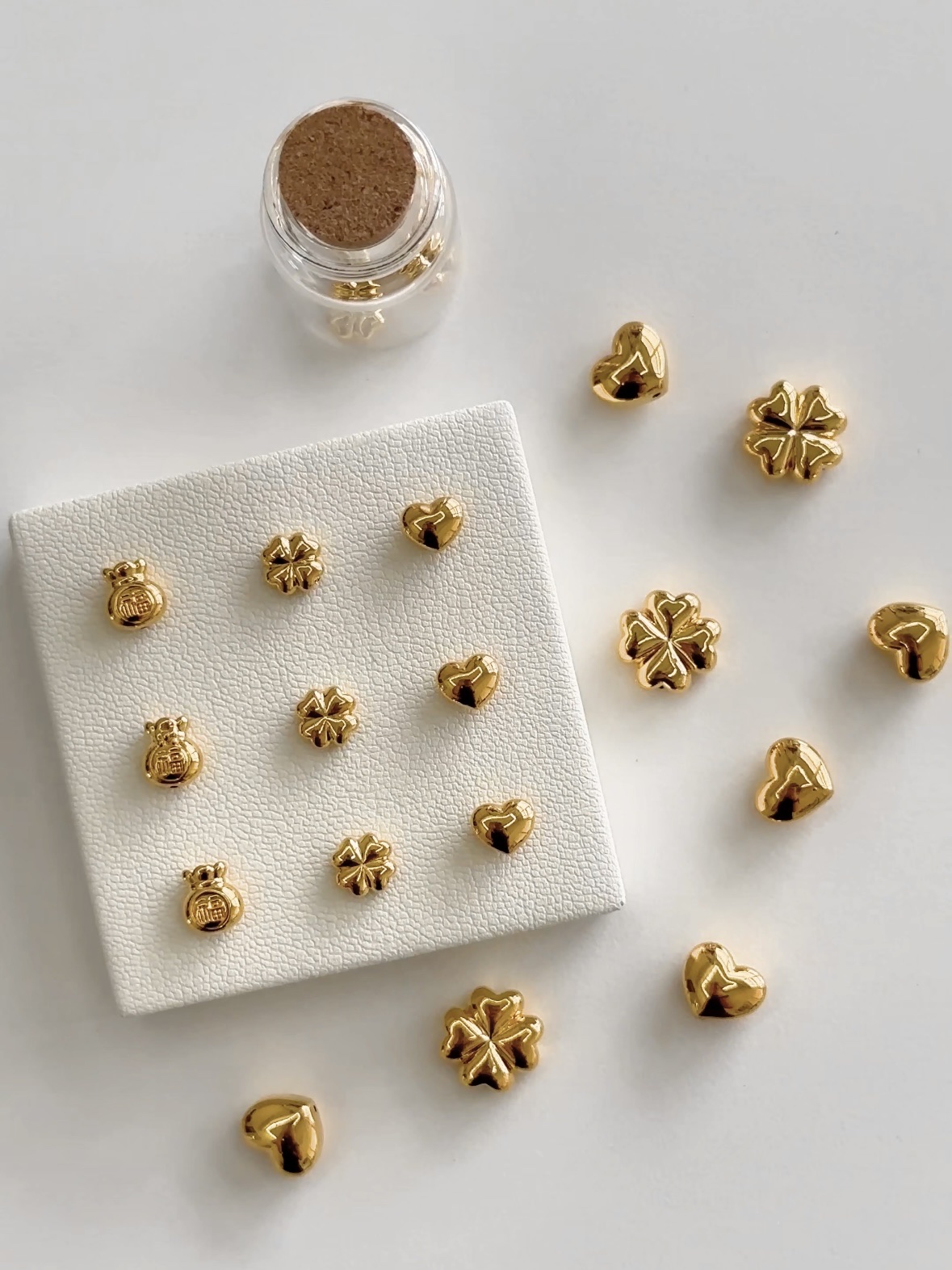 GOLDPANG 24K Gold Tongtong Lucky Clover Object 0.5g + Glass Bottle 착용 스타일