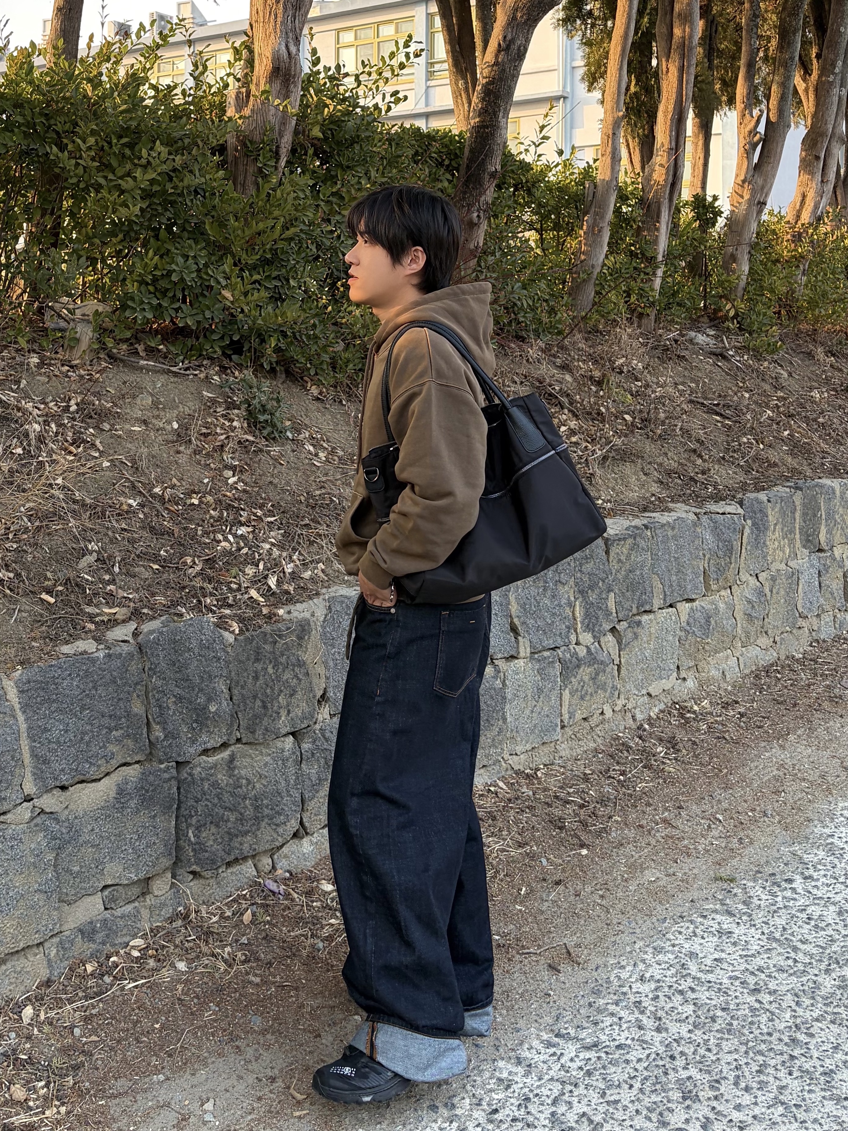 noun Wide Curved Denim Pants One Washed, MUCENT 4way Sigature Logo Tote Bag Black 착용 스타일 - 4
