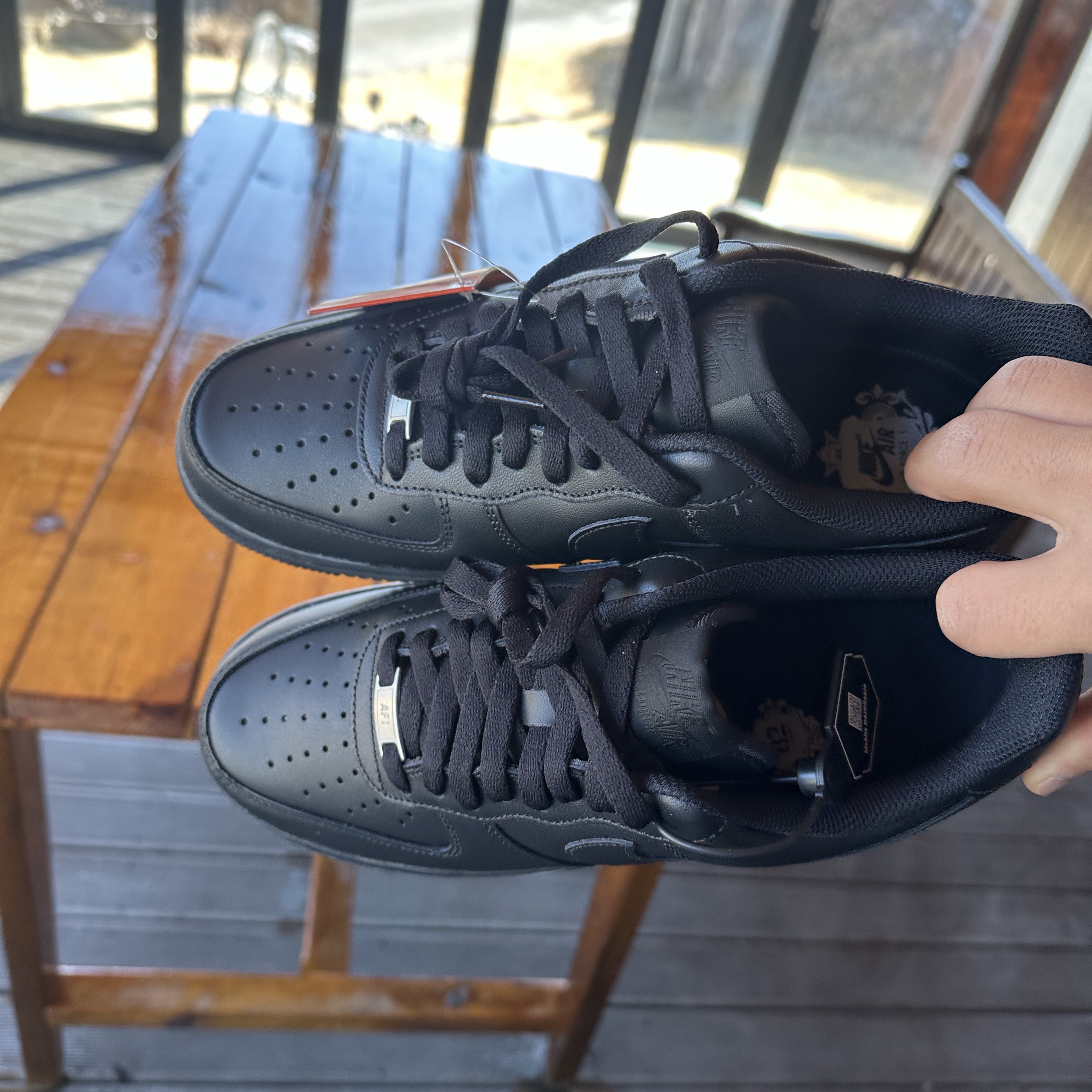 Nike Air Force 1 '07 Low Triple Black 착용 스타일 - 4
