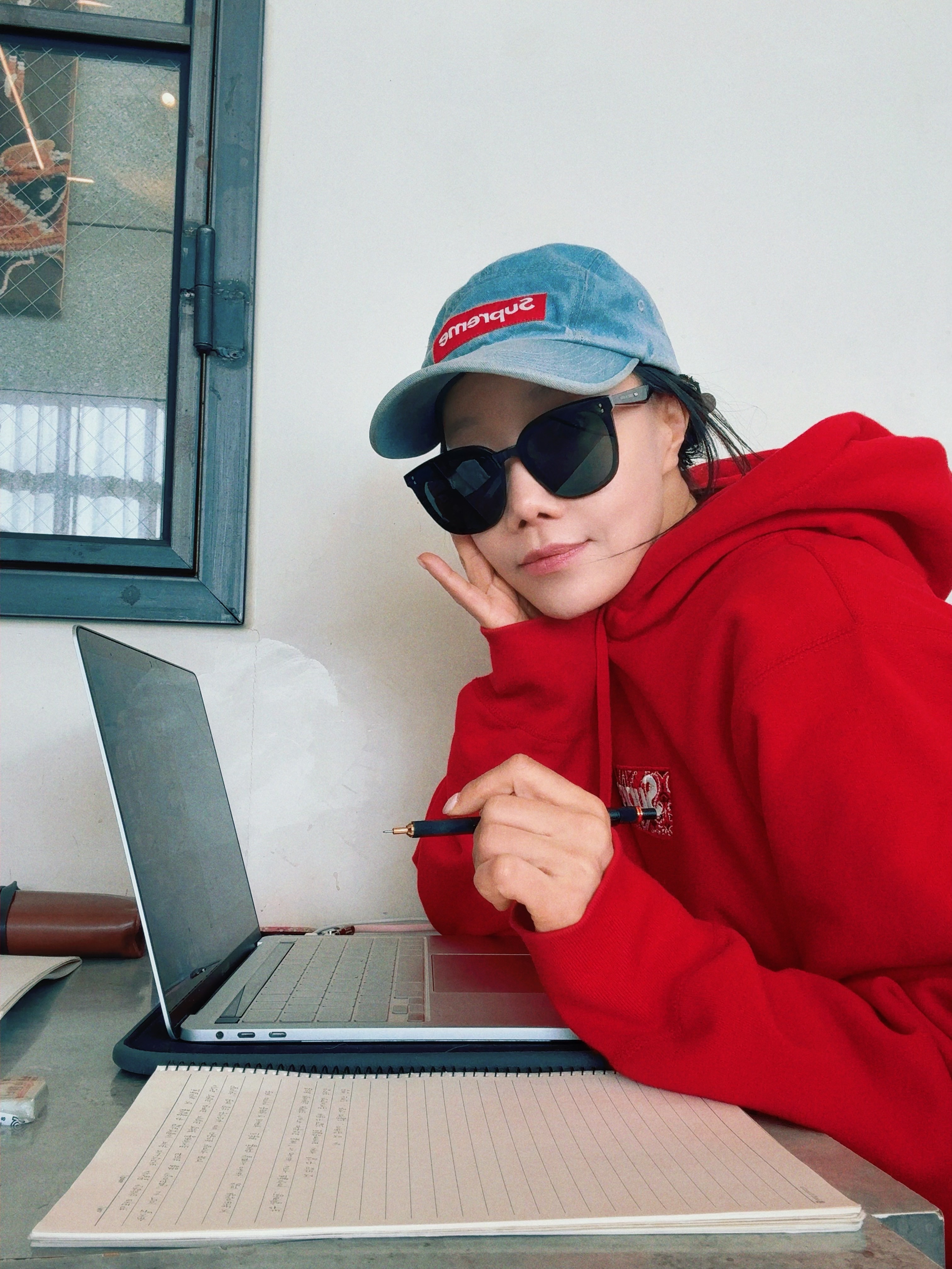 Supreme Washed Chino Twill Camp Cap Denim - 21SS, Supreme Bandana Box Logo Hooded Sweatshirt Red - 19FW 착용 스타일