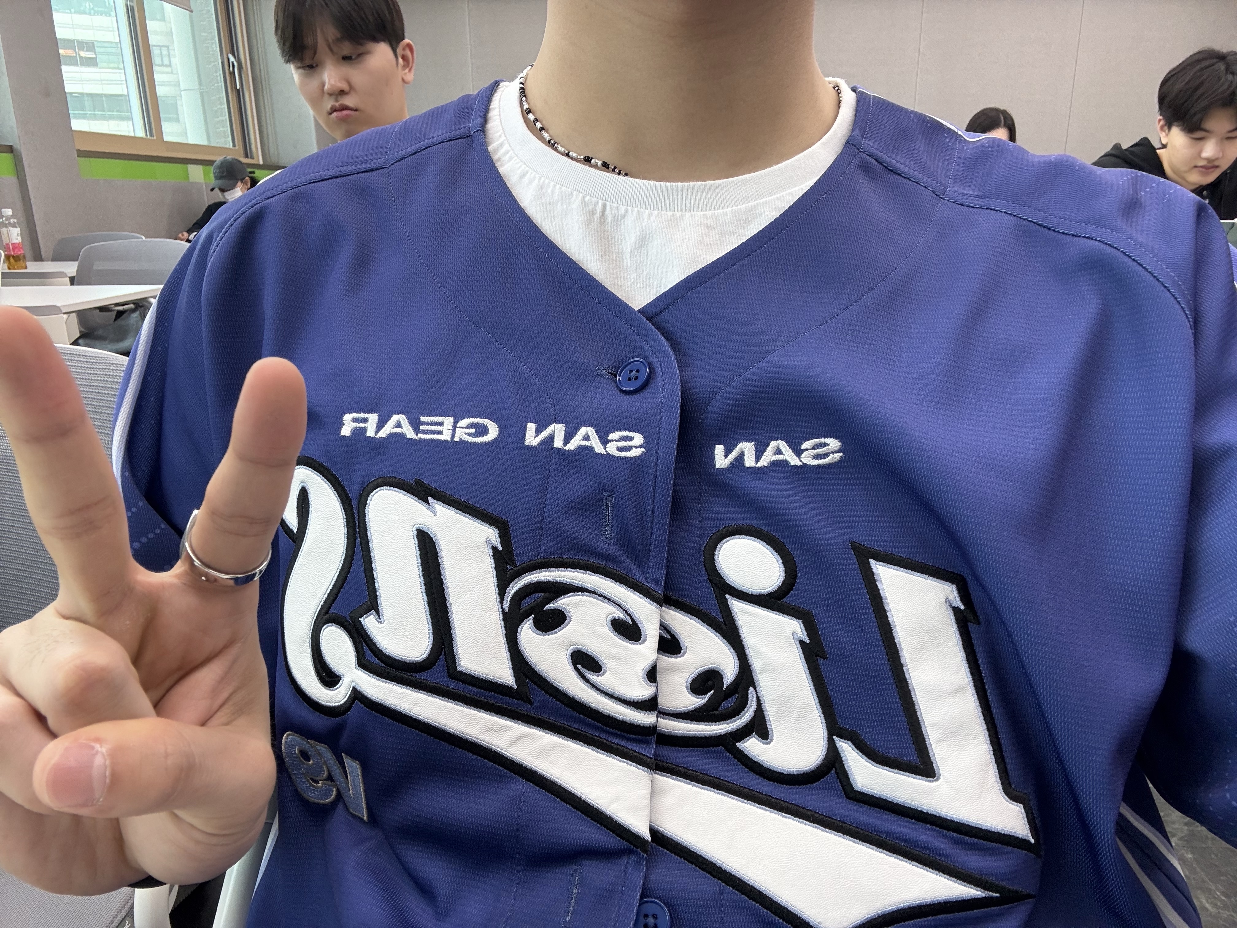 Sansan Gear x Samsung Lions Jersey Blue 착용 스타일 - 2