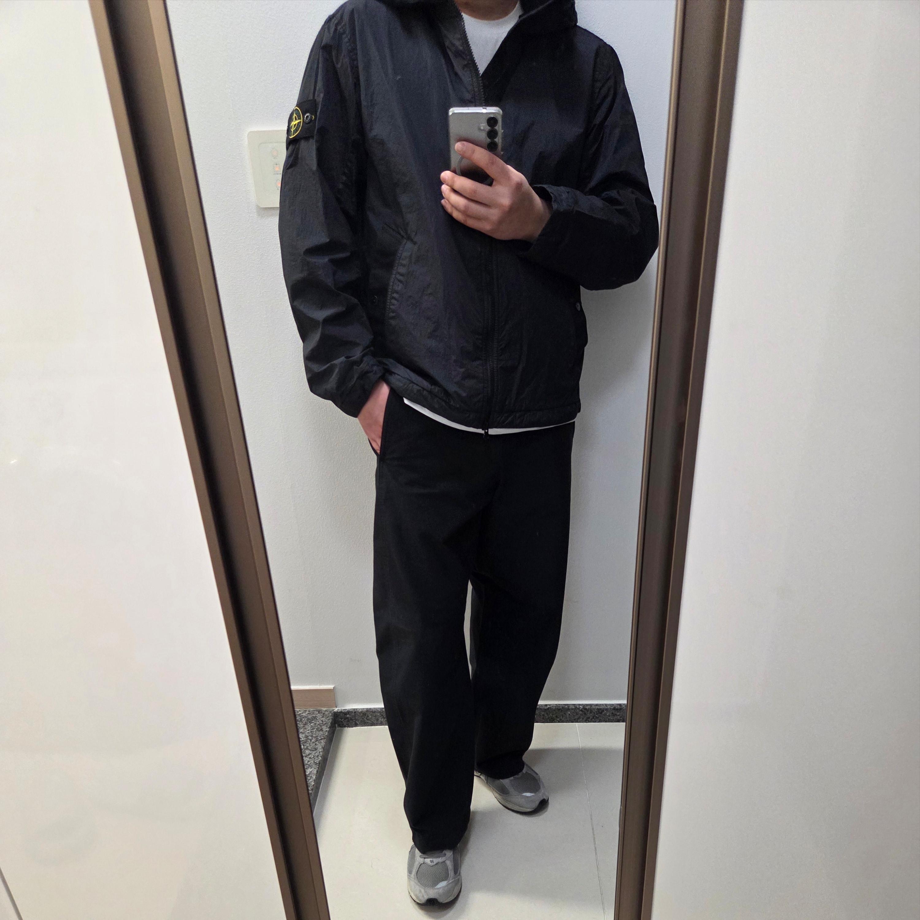 Stone Island 4100001 Crinkle Reps NY Hooded Jacket with Wind Resistance and Anti-Drop Black - 26SS 착용 스타일