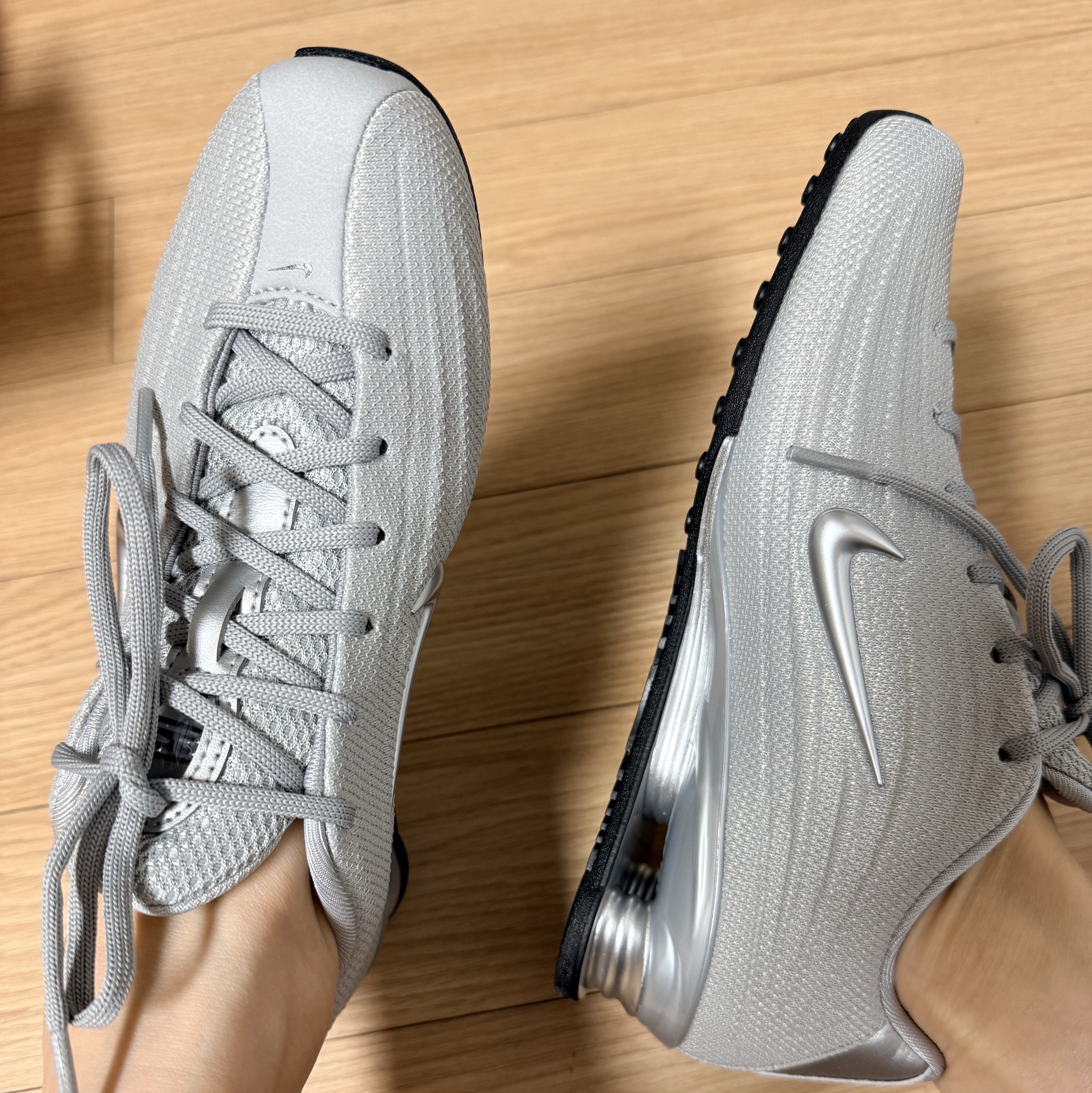 (W) Nike Shox Z Metallic Silver 착용 스타일 - 1