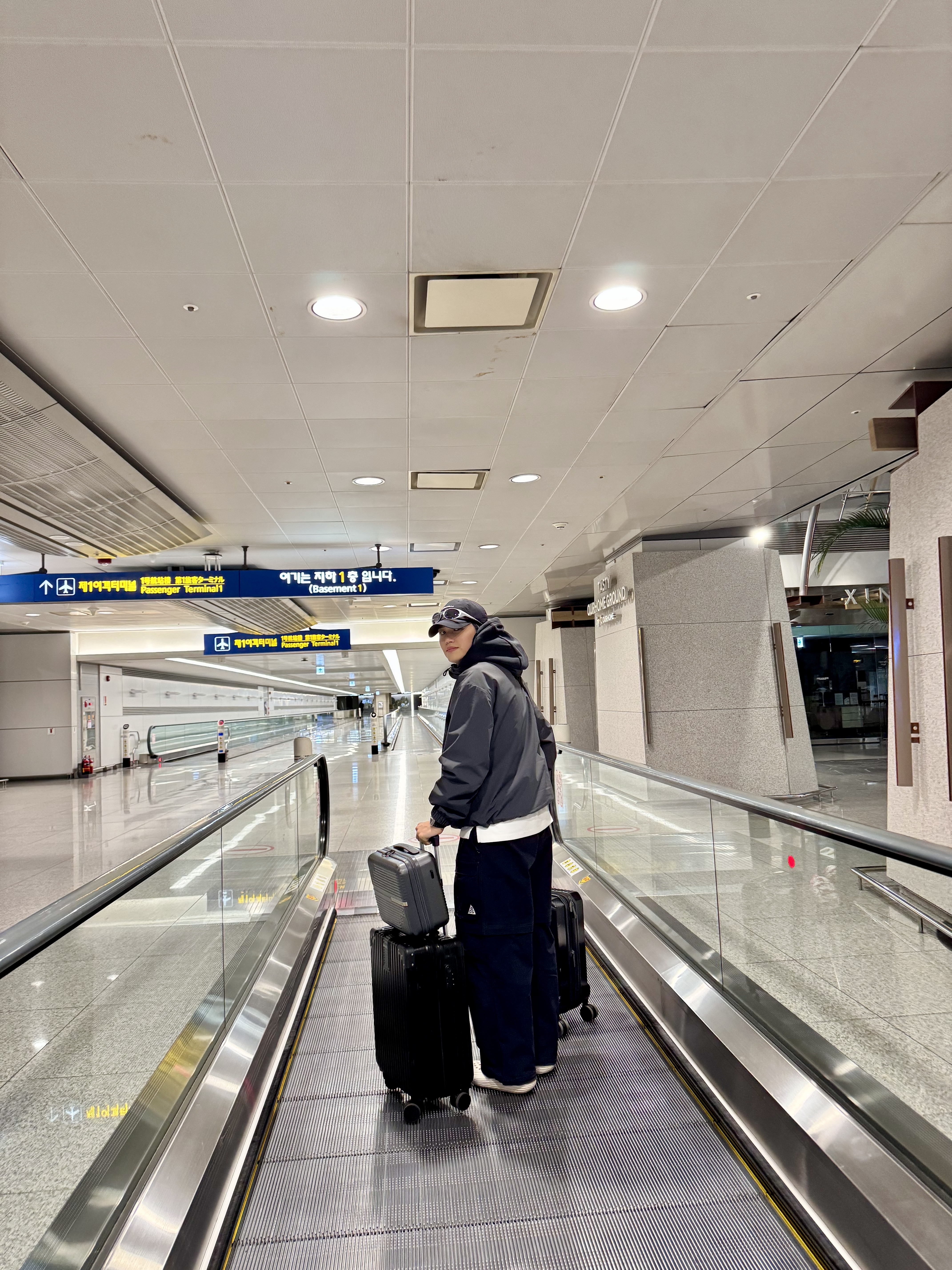 Nike ACG Smith Summit Zip Cargo Pants Black Anthracite - Asia, Nike ACG Therma-Fit Pullover Fleece Hoodie Black Dark Smoke Grey - Asia ์ฐฉ์ฉ ์คํ์ผ - 1