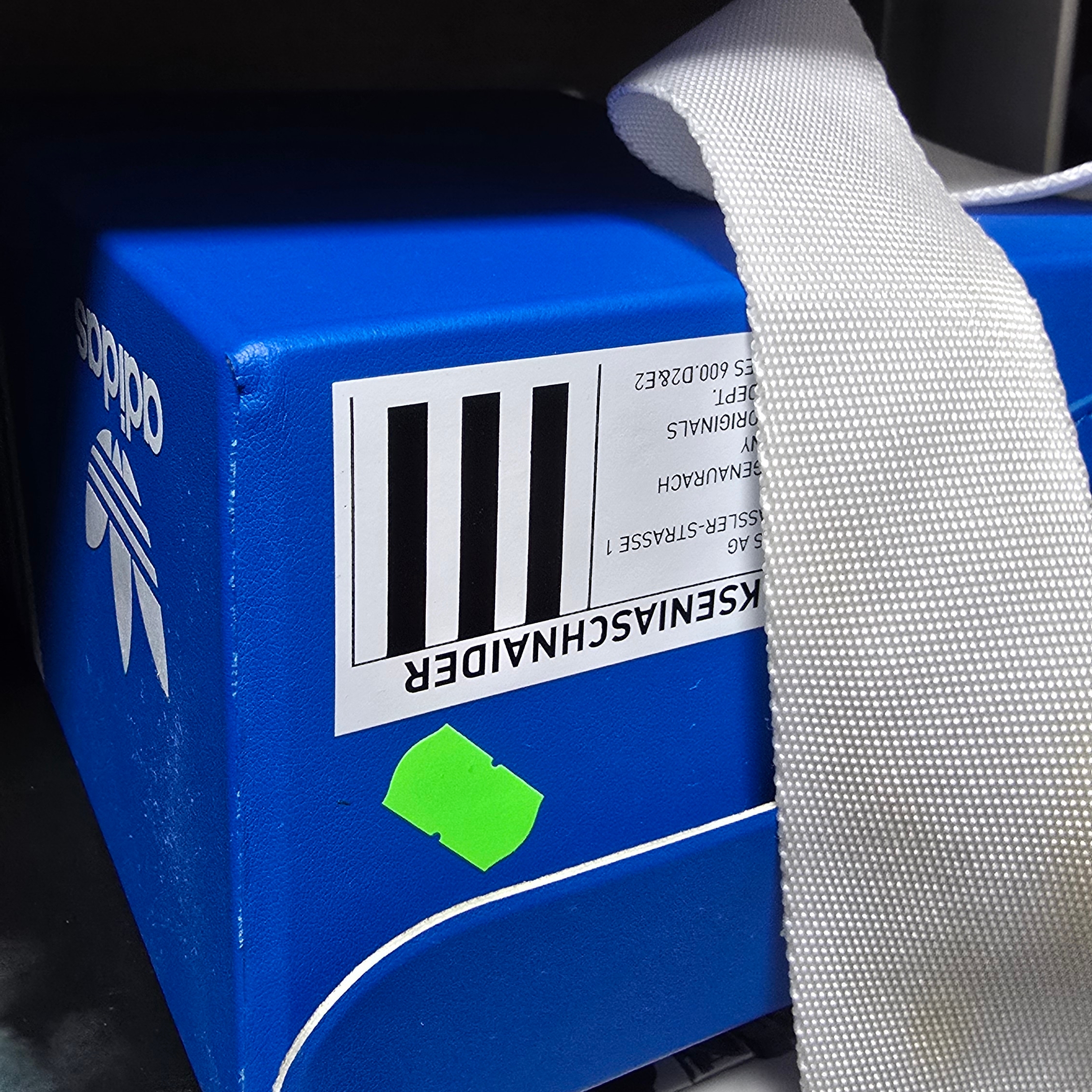 Adidas x Kseniaschnaider Shoebox Bag Blue Bird 착용 스타일