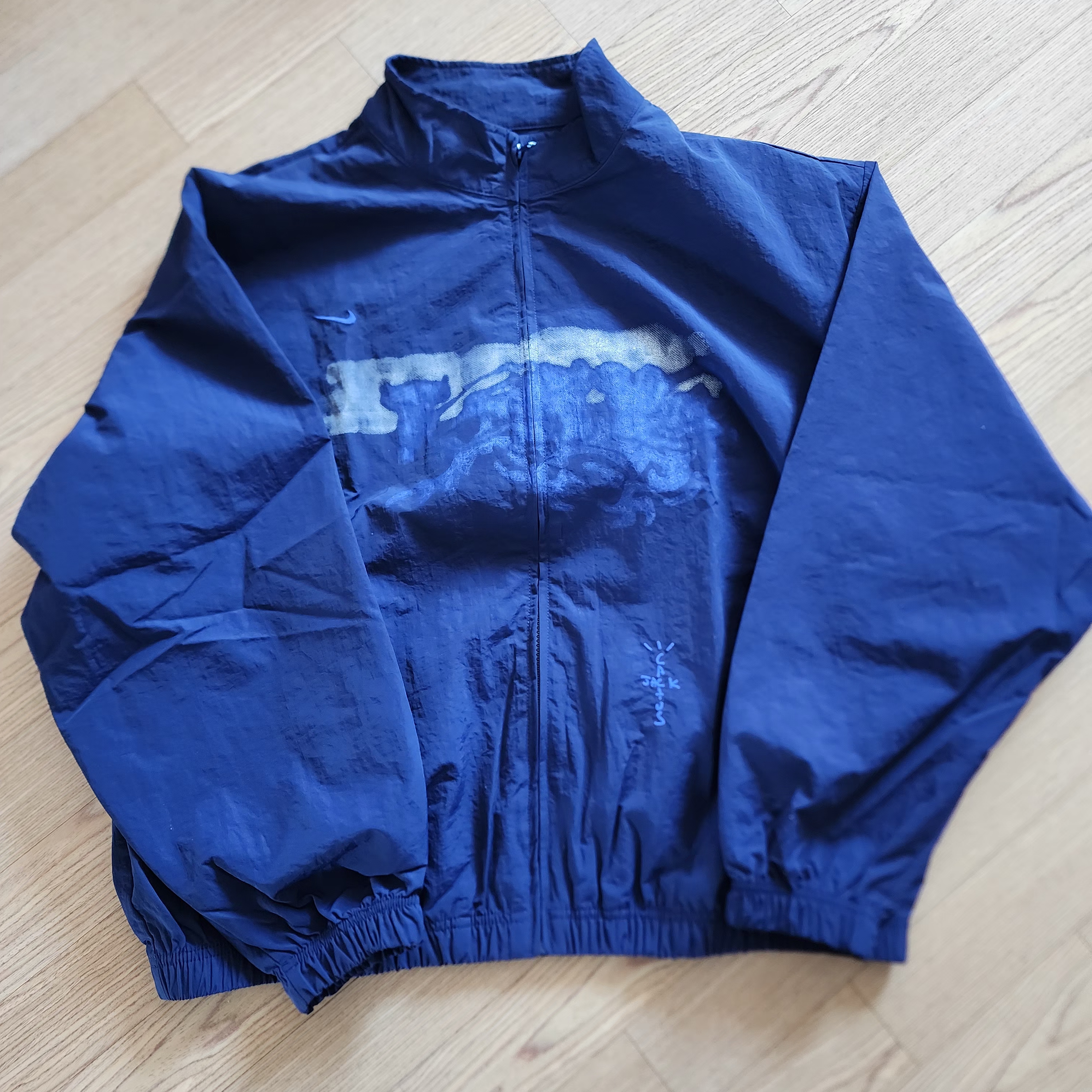 Travis Scott Cactus Jack x Fragment x Nike Tokyo Windbreaker Zip Jacket Navy 착용 스타일 - 2