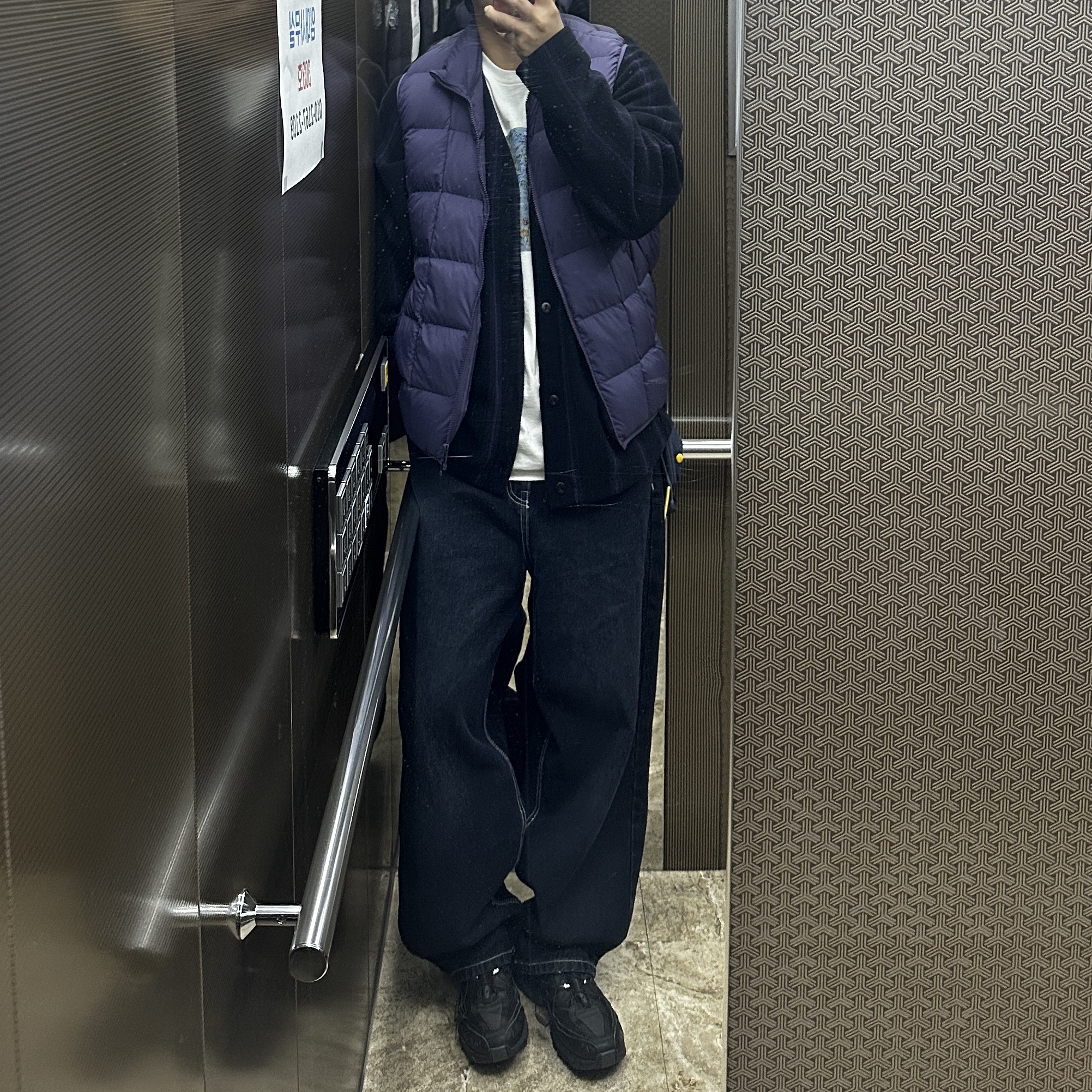 Supreme First T-Shirt White - 24SS, Uniqlo x Needles Fleece Oversized Cardigan Black - KR 착용 스타일