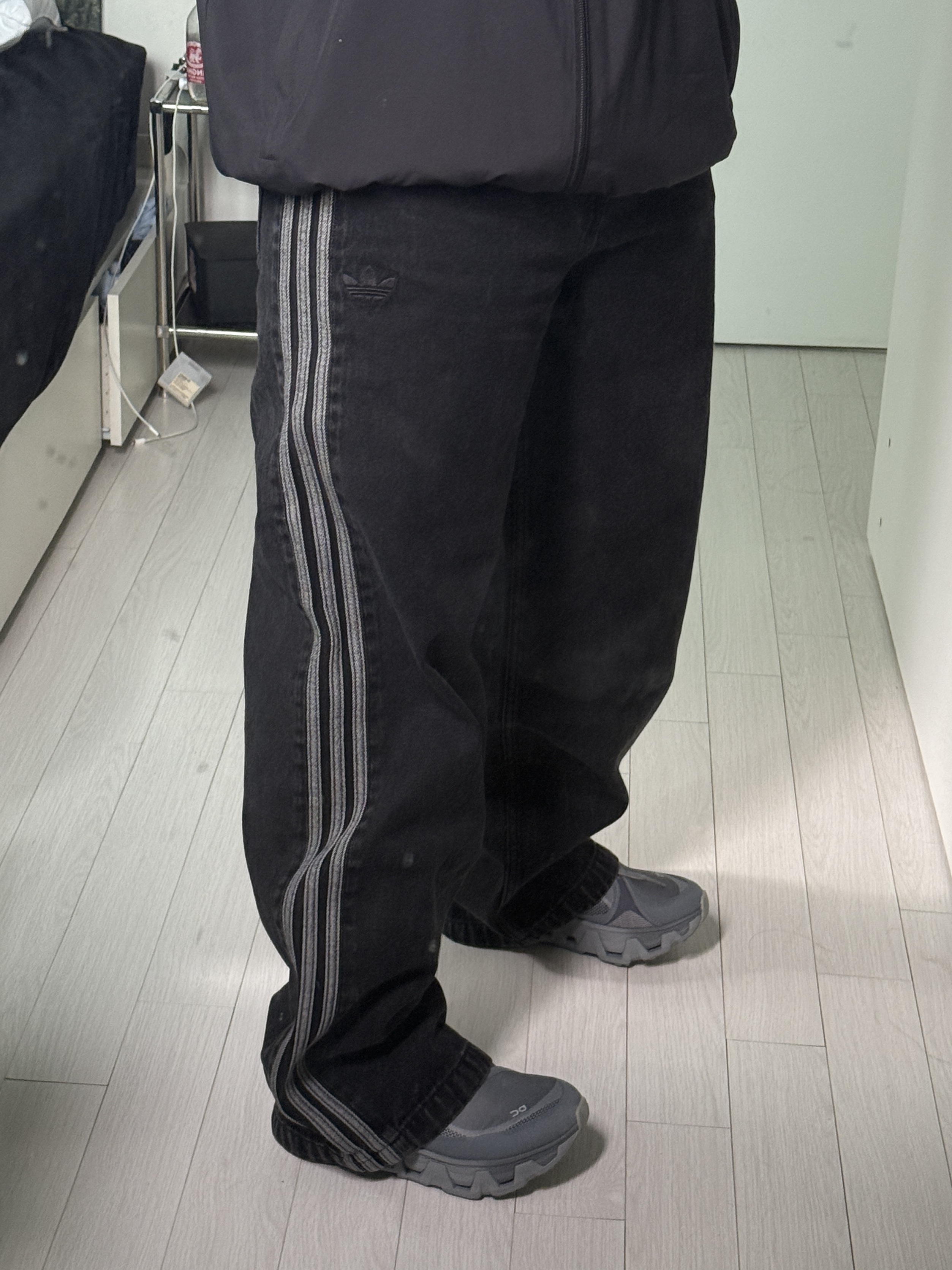 Adidas Adicolor Denim Firebird Pants True Black Denim - KR Sizing, (W) On Running x Post Archive Faction (Paf) Cloudmonster Hyper Phantom Apollo 착용 스타일 - 3