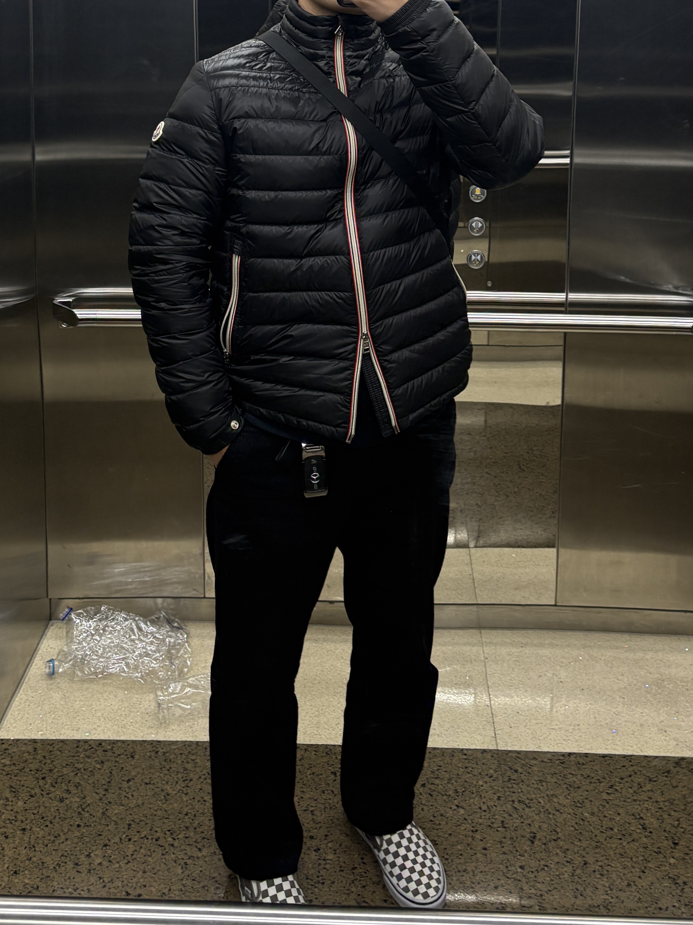 Moncler Daniel Short Down Jacket Black - 26SS 착용 스타일