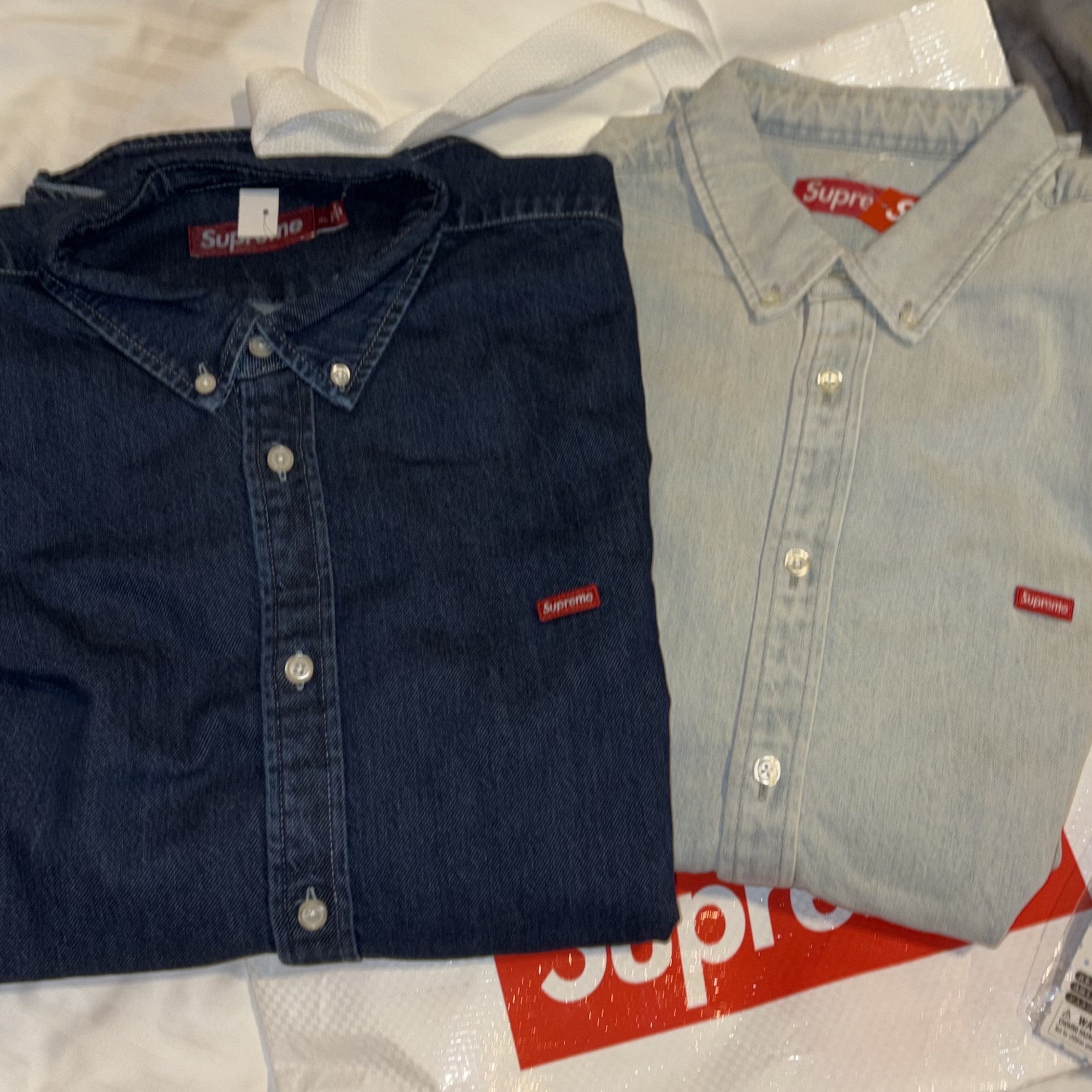 Supreme Small Box Denim Shirt Indigo - 25FW, Supreme Small Box Denim Shirt Light Indigo - 25FW 착용 스타일