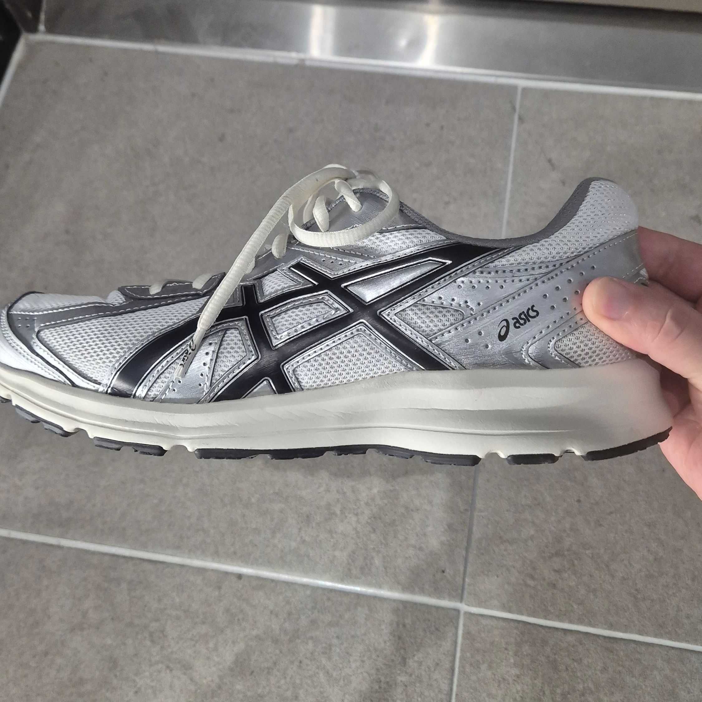 Asics Jog 100 S White Black - 2E Wide 착용 스타일