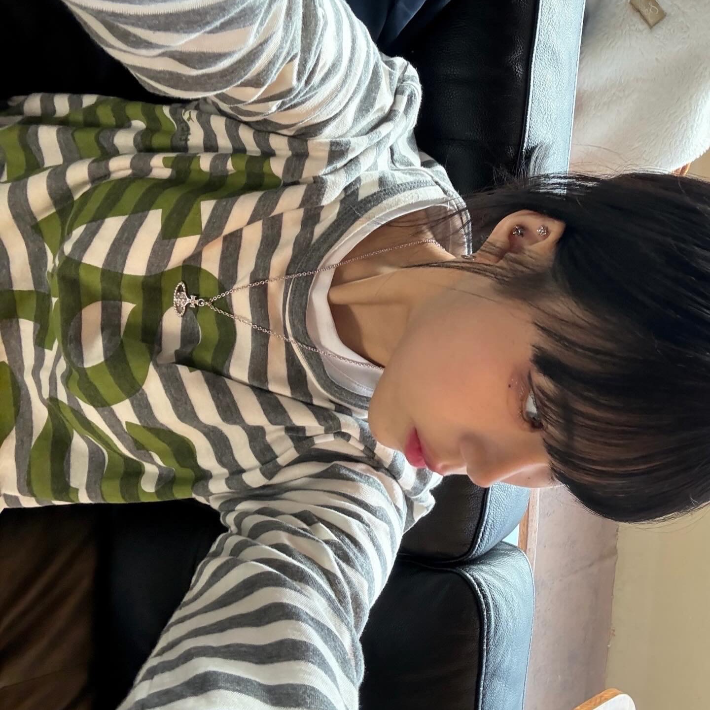 [KREAM 단독] Safarispot Ticketing Stripe Border Tee Gray, Vivienne Westwood Mini Bas Relief Pendant Silver 착용 스타일 - 4