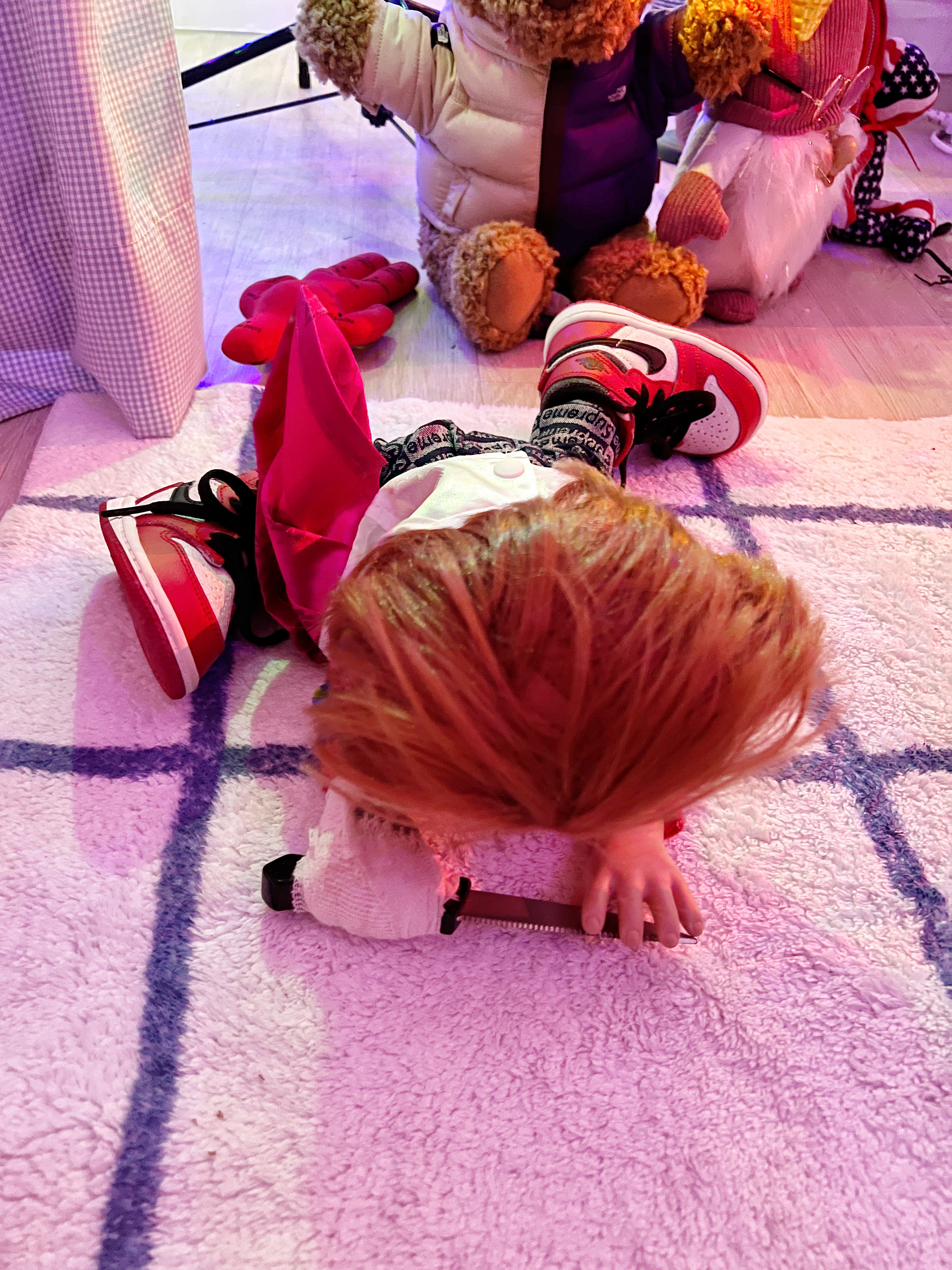 Supreme Chucky Doll - 20FW, Supreme Voodoo Doll Red - 19FW 착용 스타일 - 6