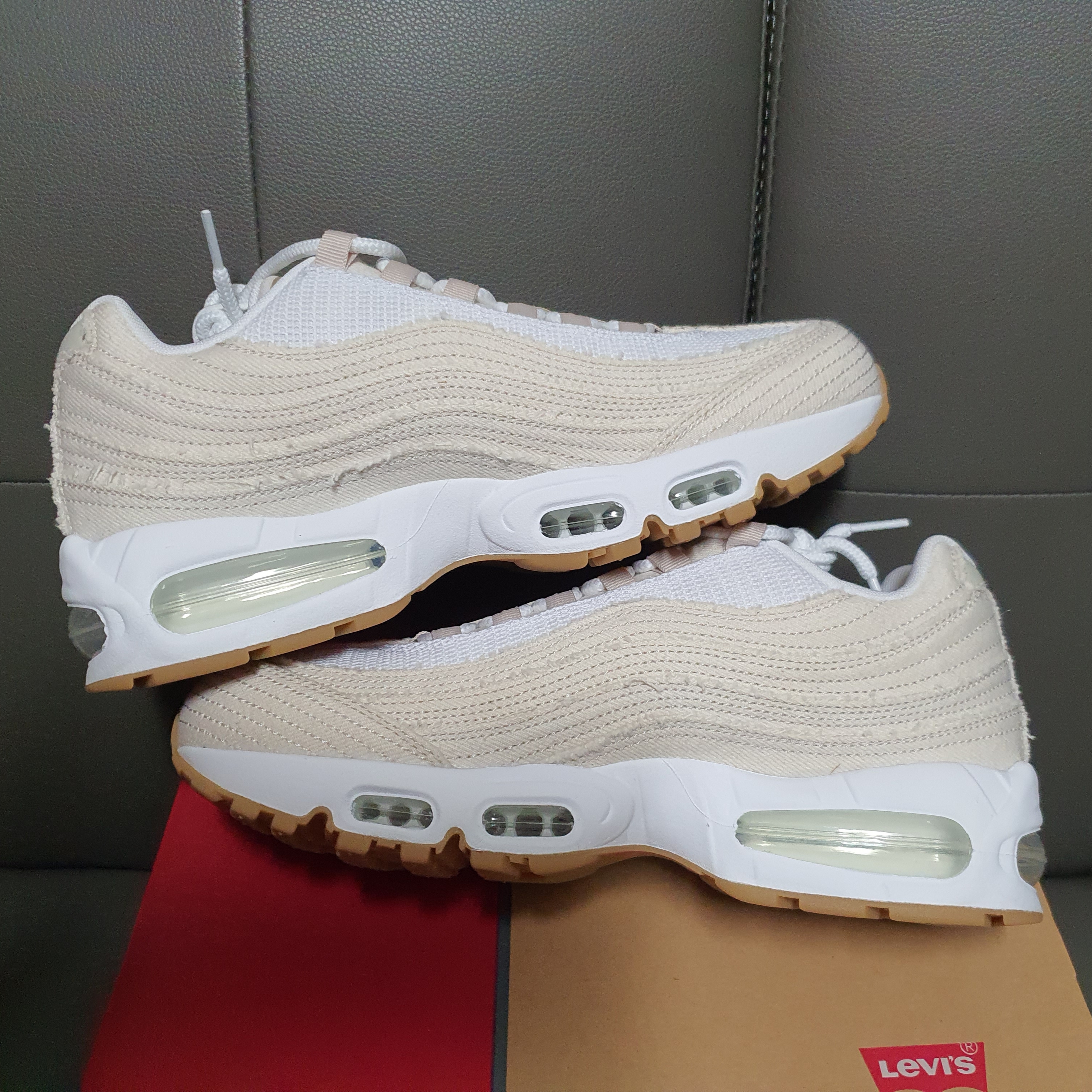 Nike x Levi's Air Max 95 White and Ecru 착용 스타일