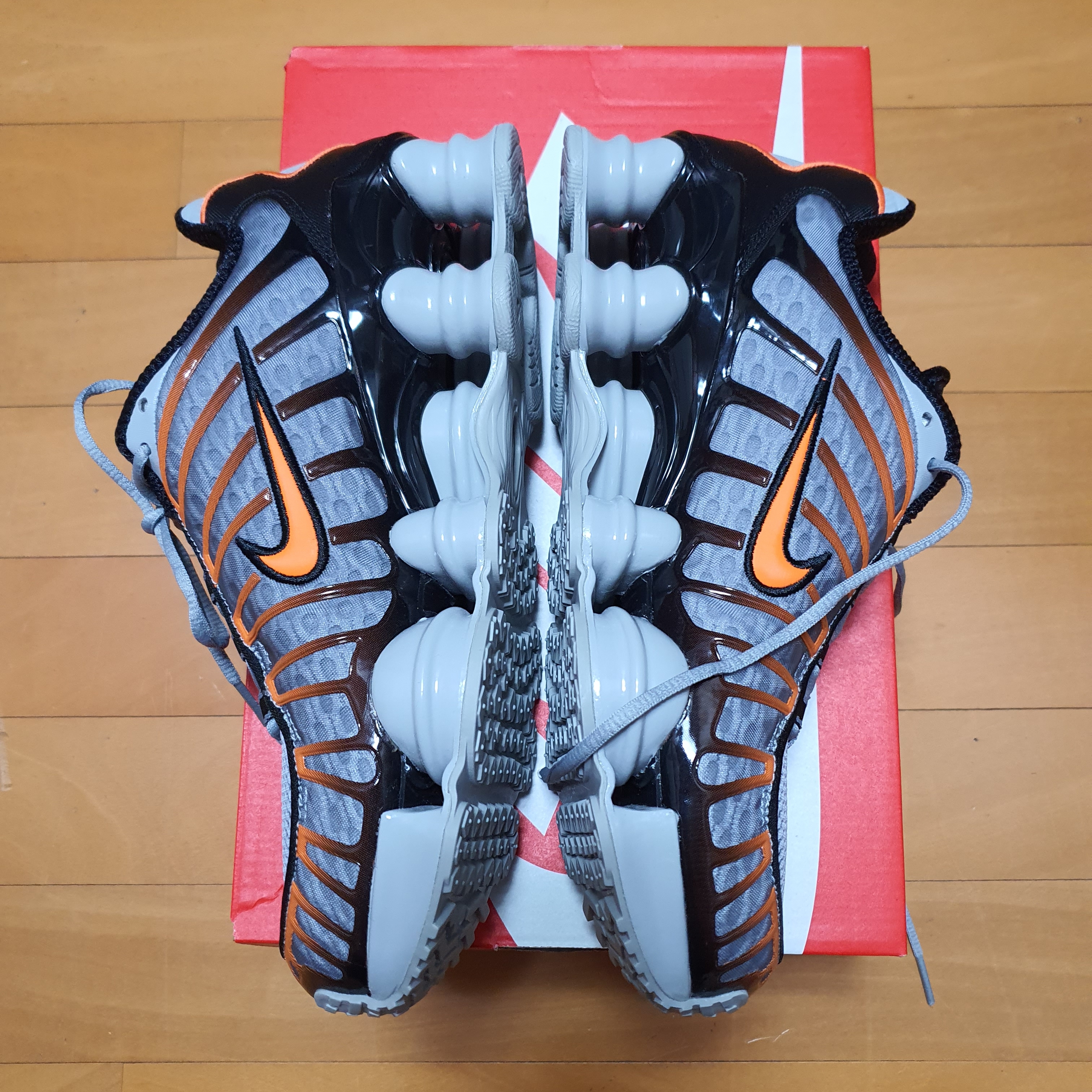 Nike Shox TL Light Smoke Grey Black 착용 스타일