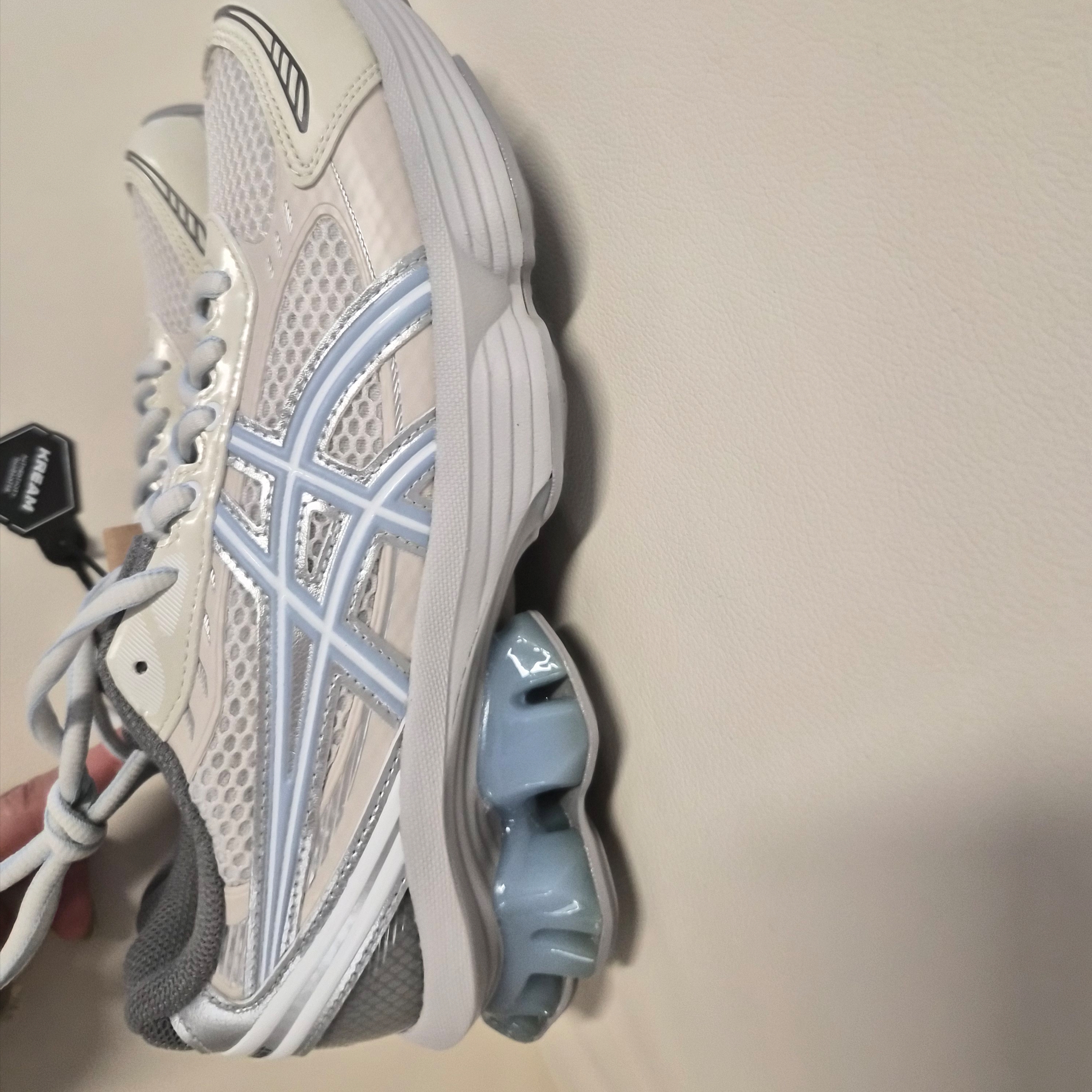 Asics x Emmi Gel-Kinetic Fluent Cream Soft Sky 착용 스타일 - 3