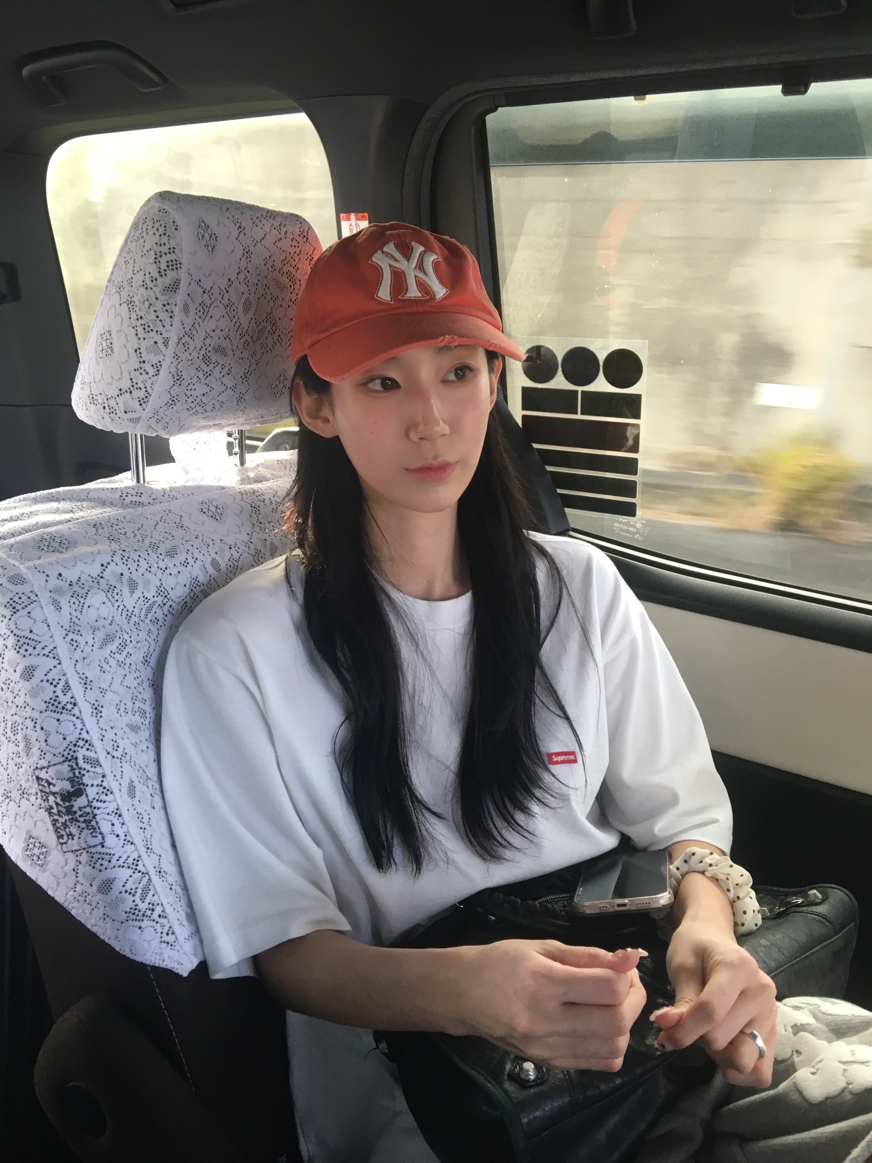 Supreme Small Box T-Shirt White - 25SS, Denim Tears The Cotton Wreath Shorts Grey 착용 스타일 - 2