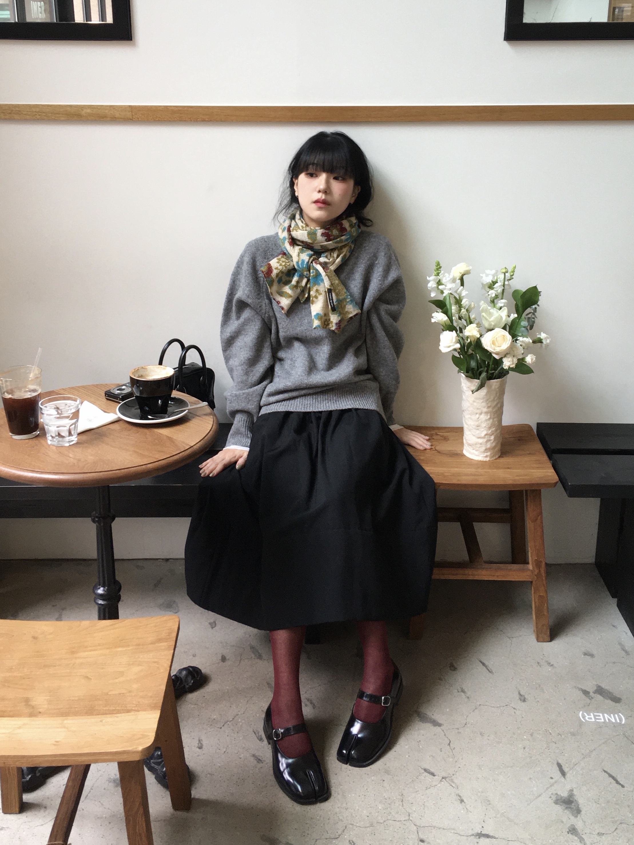 Knitted Shaggy Dog Wool 100% Round Knit Grey 착용 스타일